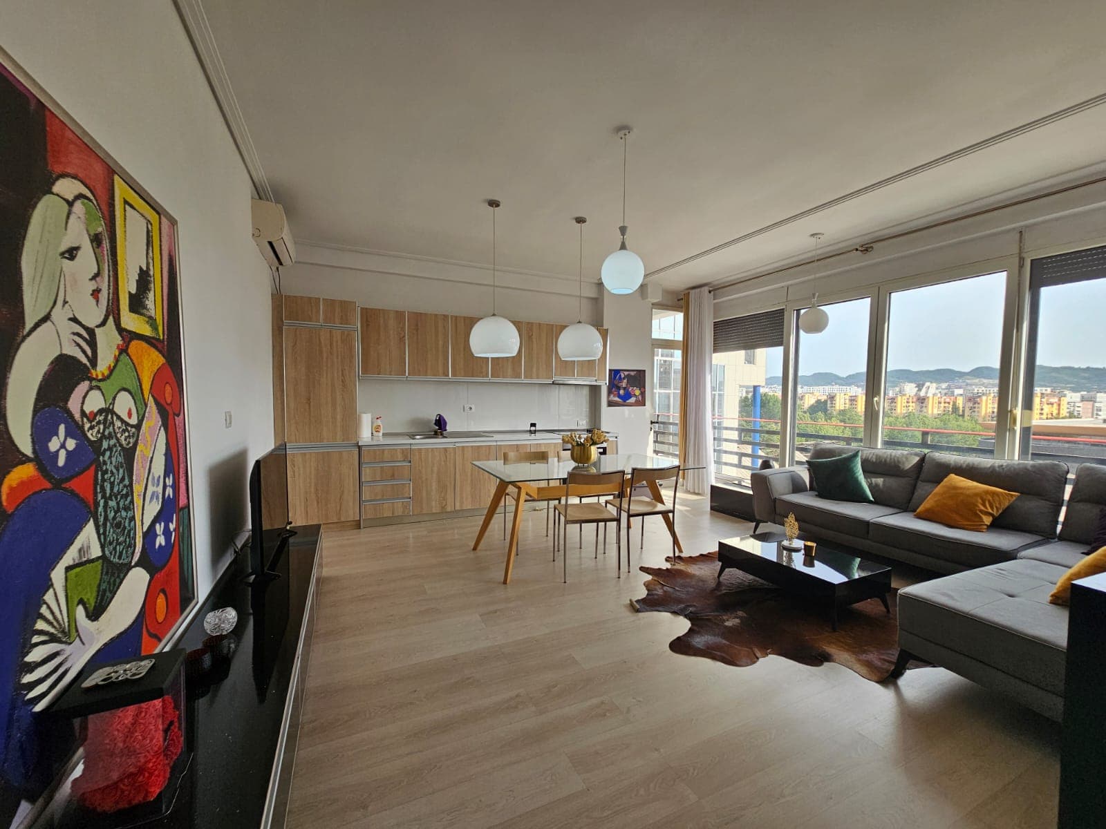Shitet Apartament 1+1 Pranë Zogut të Zi!