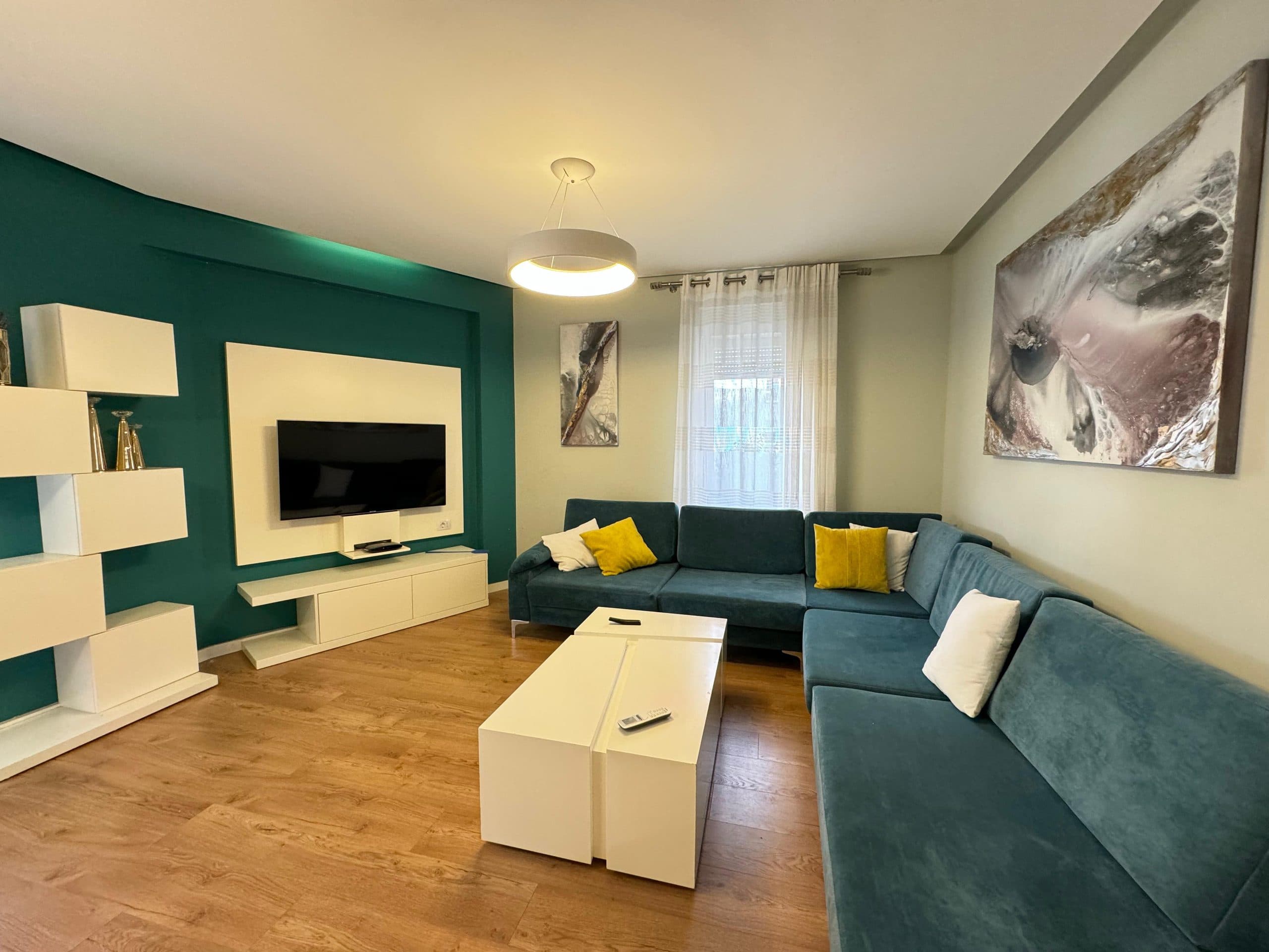 Jepet me Qira Apartament 2+1+2 tek 21 Dhjetori, në Kompleksin Kontakt! 2