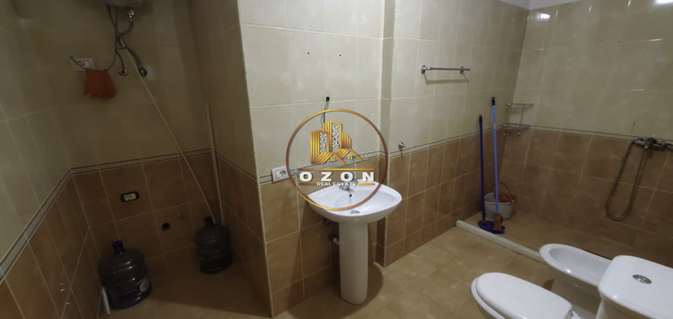 JEPET ME QIRA APARTAMENT 2+1+2 TUALETE, NE KOPSHTIN ZOOLOGJIK!