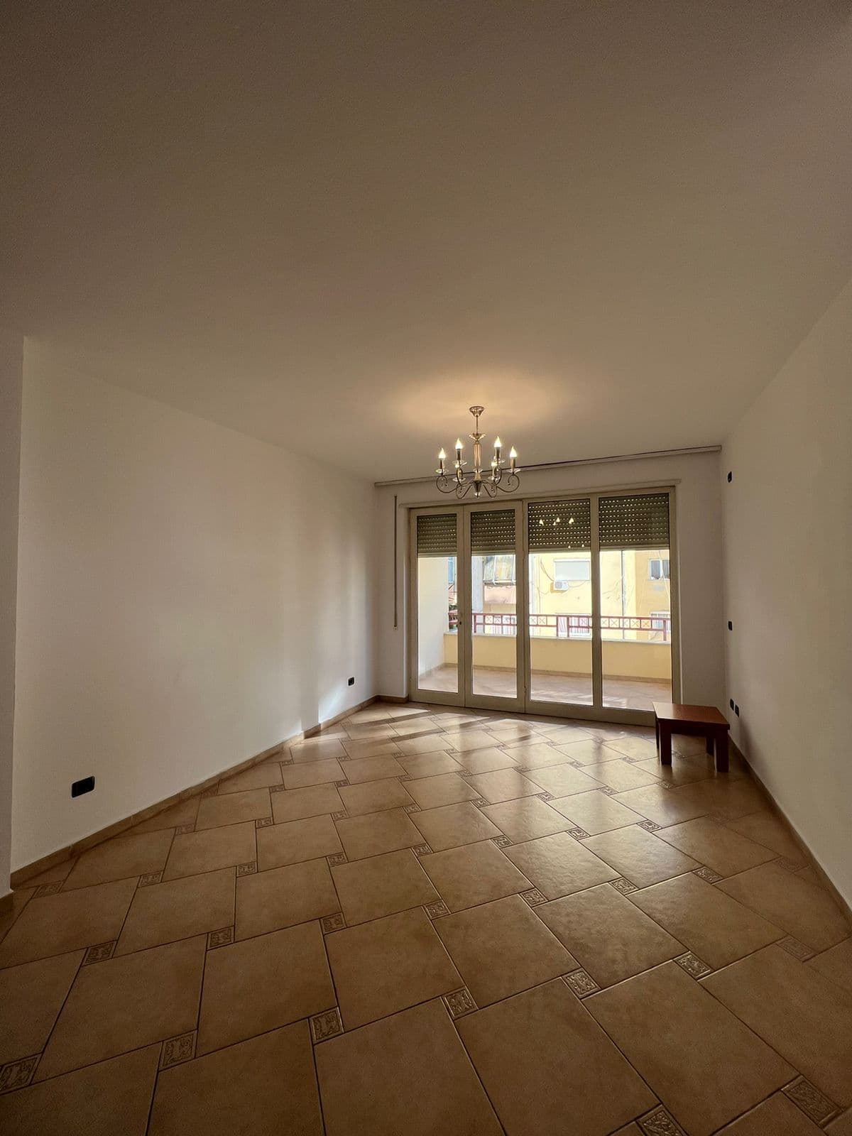 SHITET APARTAMENT 2+1+2, TEK RRUGA E ELBASANIT!!! 2