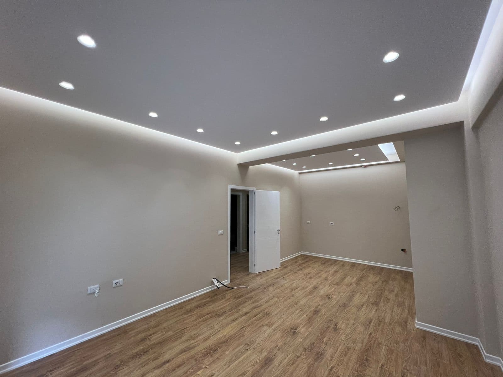 Apartament 2+1+2 Bosh për Qira Te Rruga e Dibres!