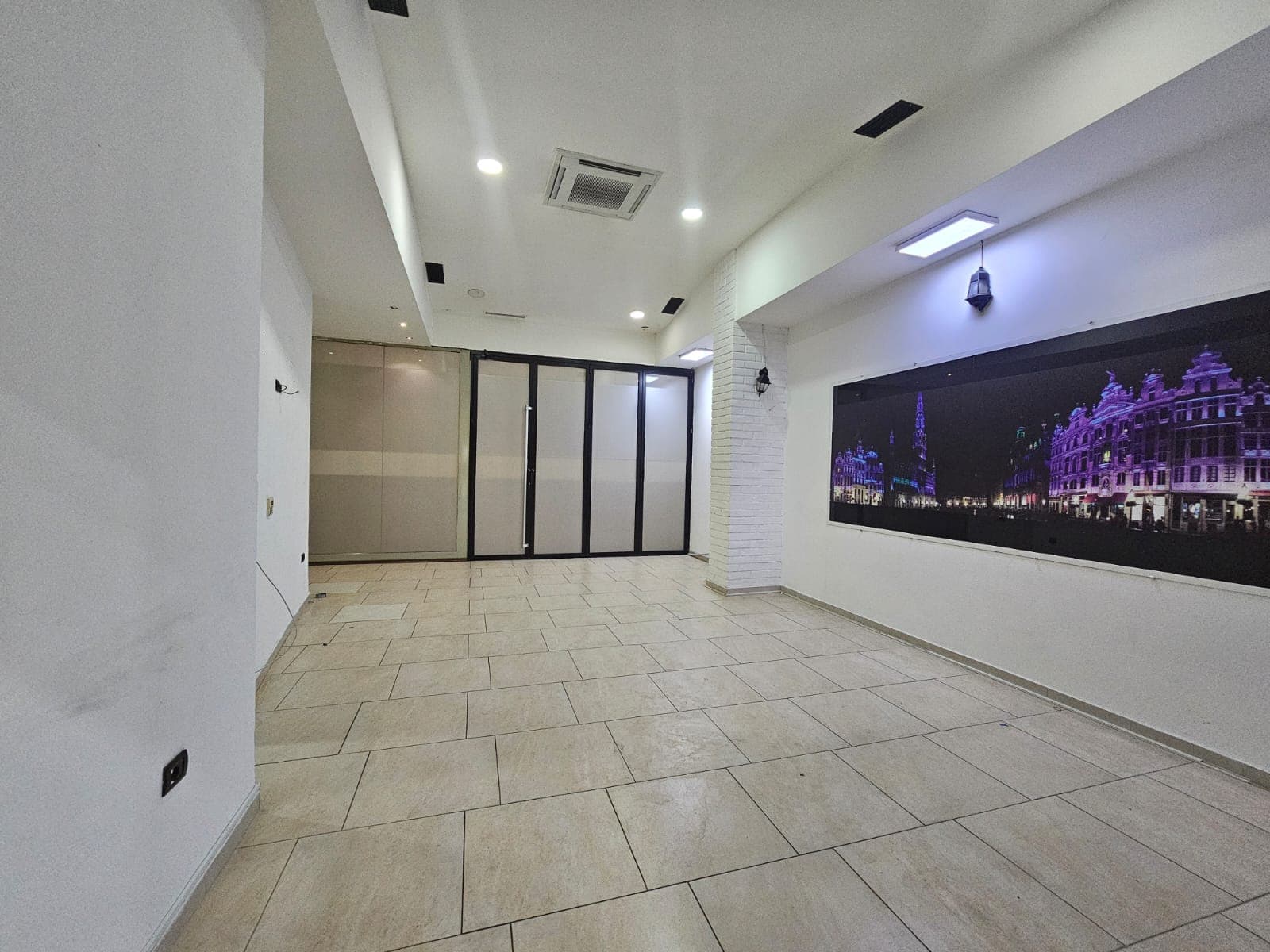 Ambient Biznesi me Qira tek Galeria 17 Nëntori!
