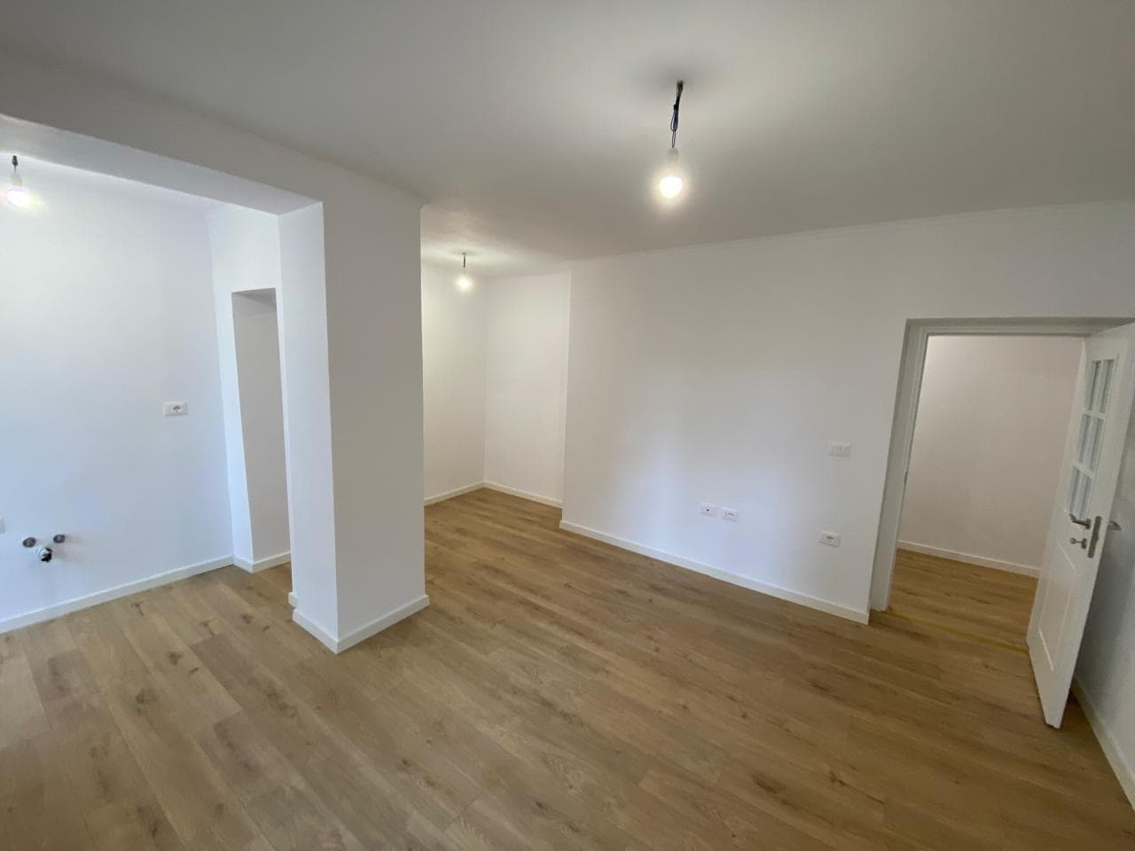 Apartament 2+1+2 në Shitje tek Rruga e Durrësit, Blloku Ambasadave! 4