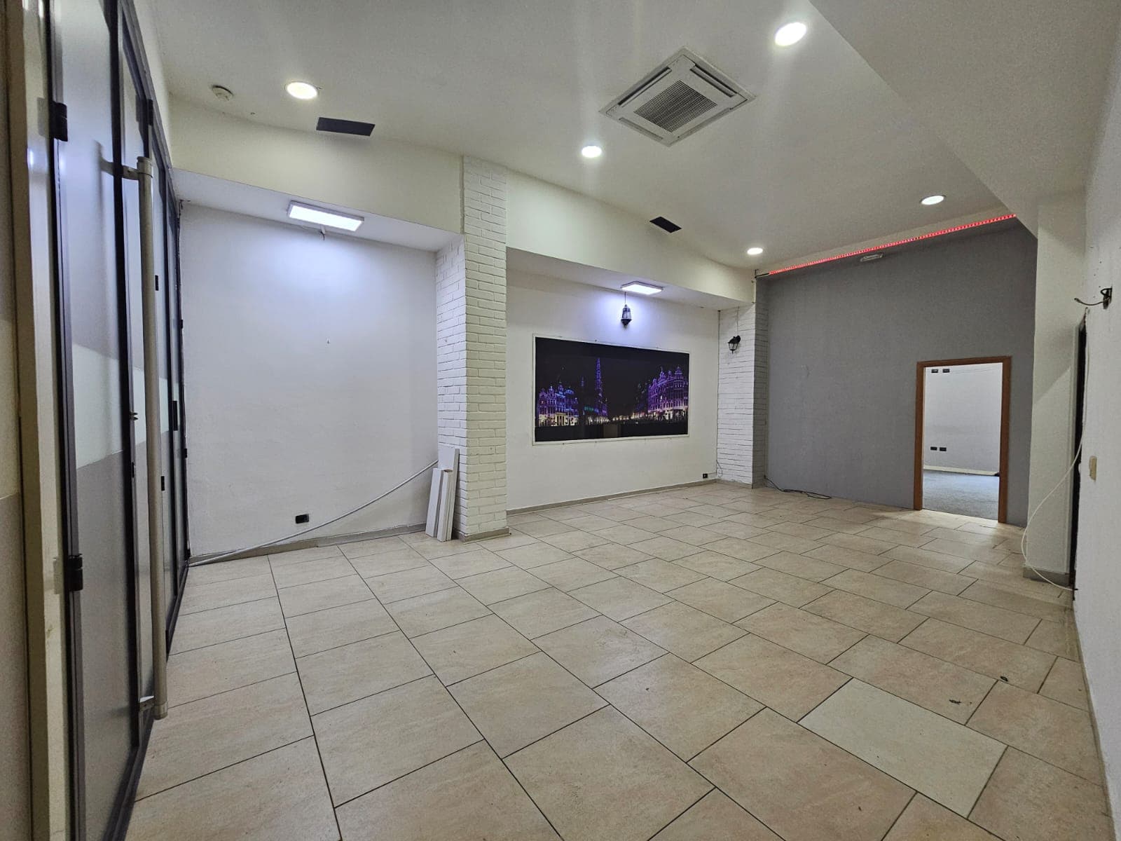 Ambient Biznesi me Qira tek Galeria 17 Nëntori! 2