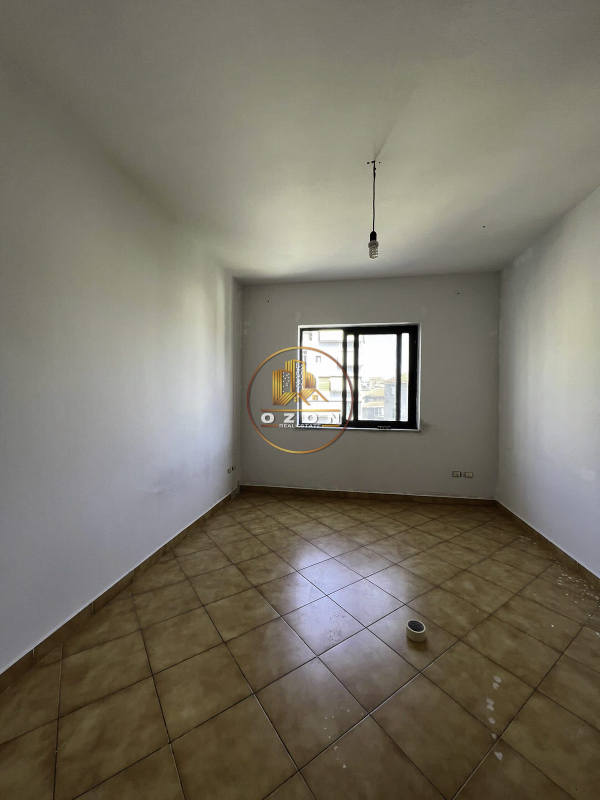 JEPET ME QERA APARTAMENT 2+1 BANIM/ZYRA PAS ISH UET !