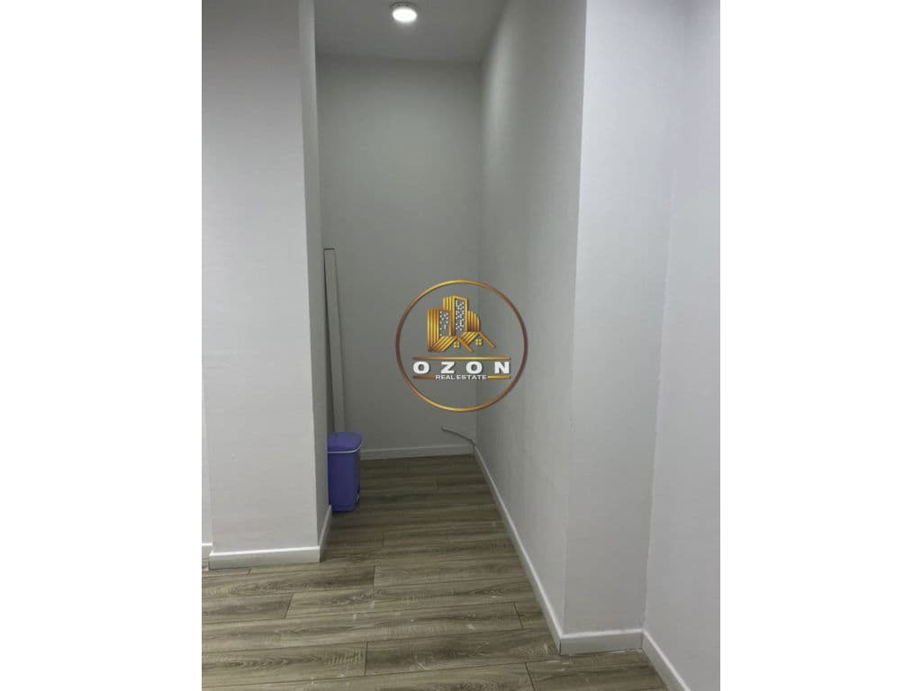 AMBIENT BIZNESI ME QERA TEK QENDRA CONDOR , RRUGA E KAVAJES !! 300 EURO 3