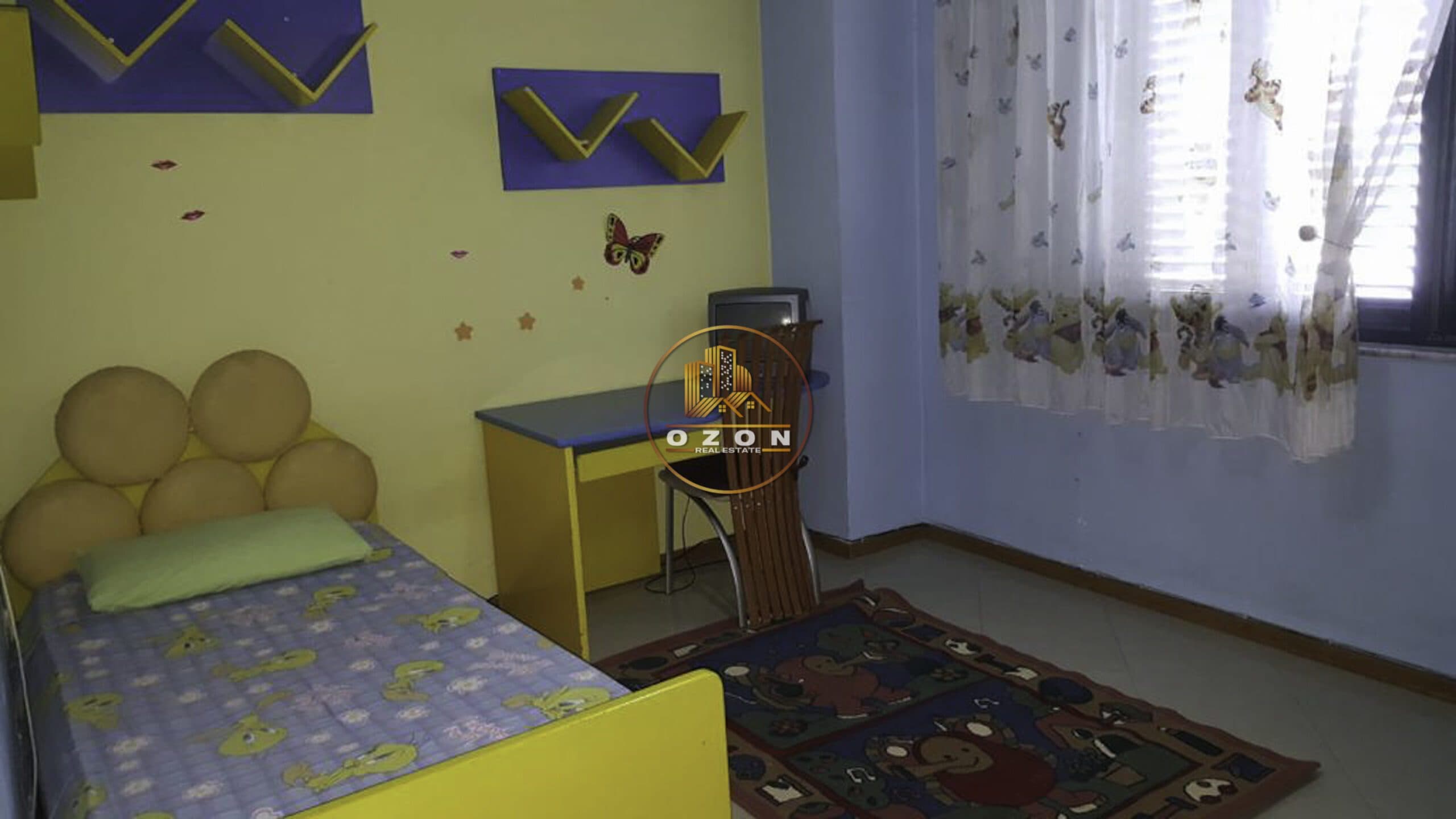 Jepet me qera apartament 2+1+2 , i mobiluar , tek 21 Dhjetori .