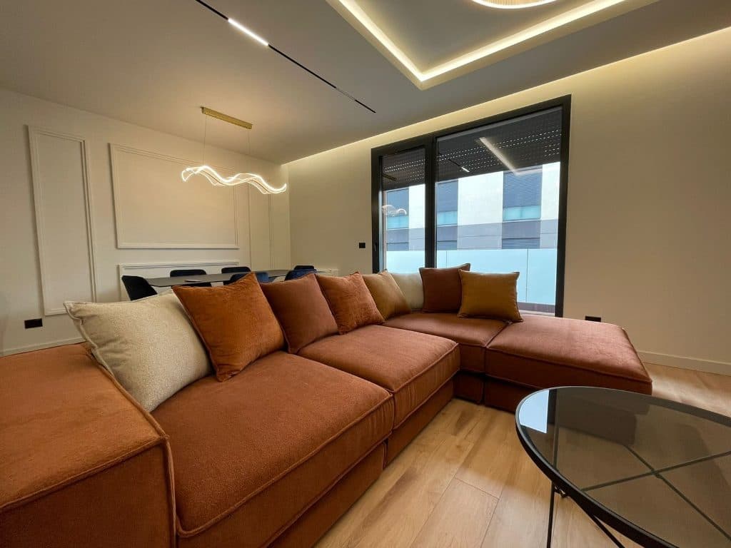 JEPET APARTAMENT 2+1+2+2 POSTE PARKIMI ME QERA TEK REZIDENCA SOFI TEG!
