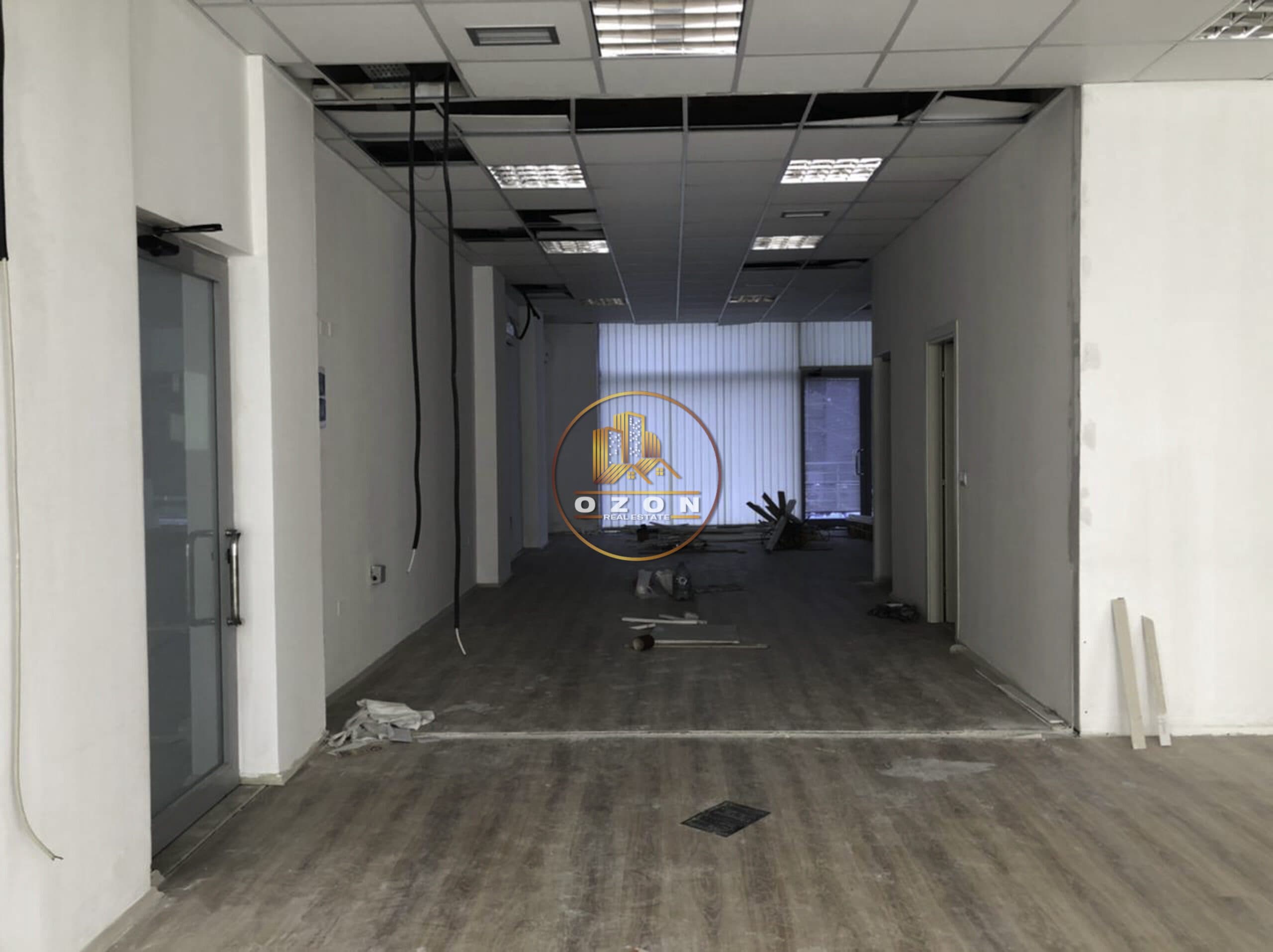 Ambient biznesi me qera, 200 m2 , tek Komuna e Parisit