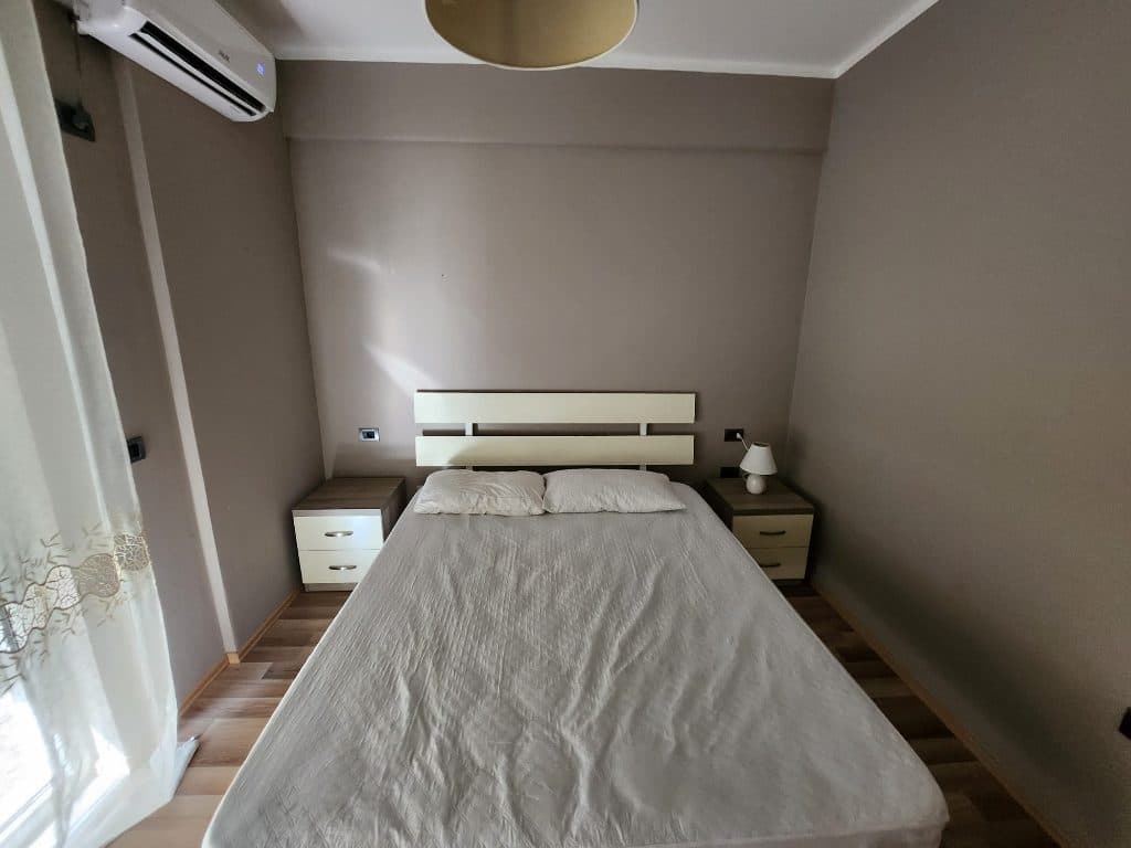 JEPET ME QERA APARTAMENT 1+1 TEK LIQENI I THATË! 4