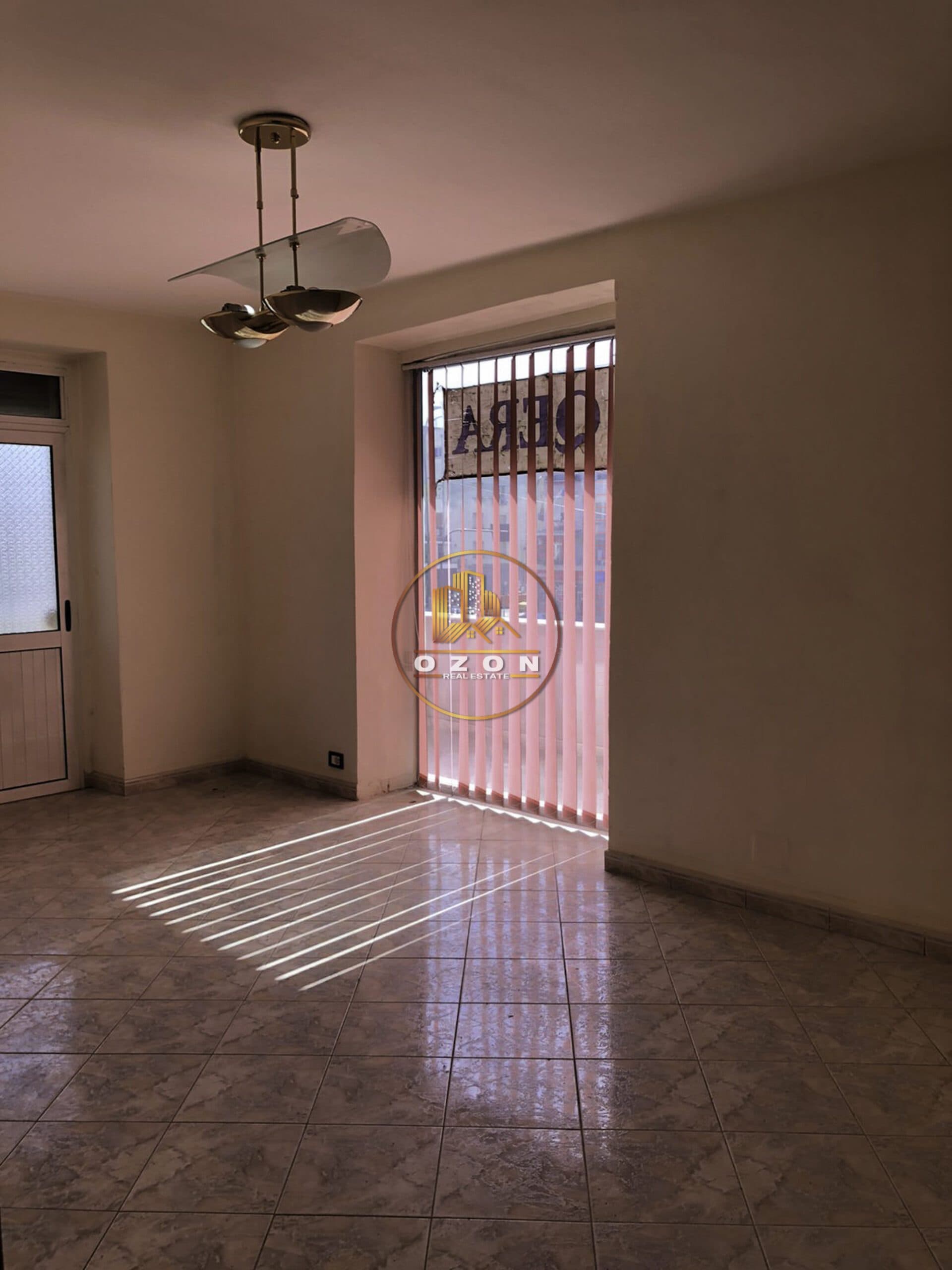 AMBIENT BIZNESI ME QERA 120 M2 , 21 DHJETORI !
