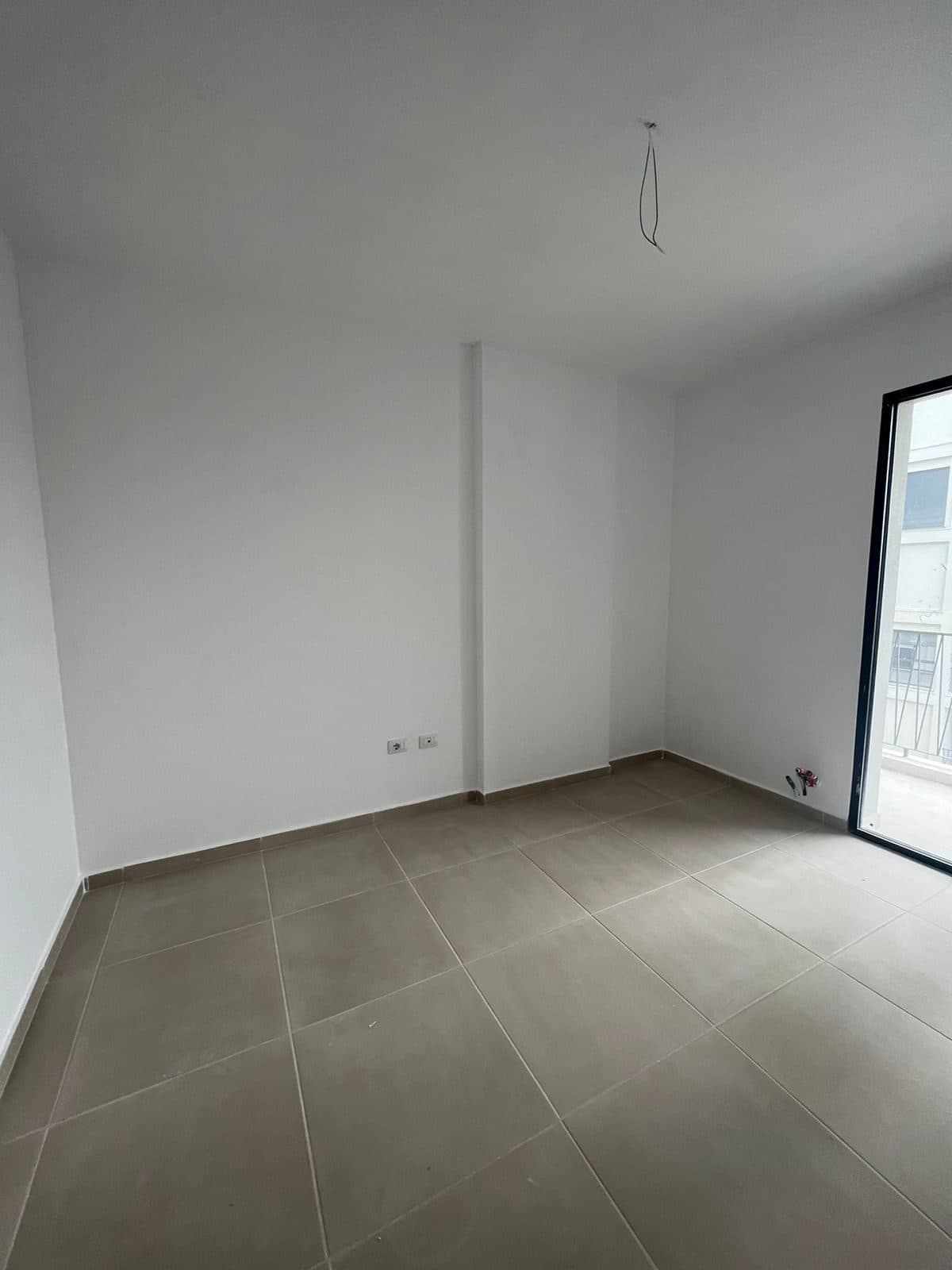 JEPET APARTAMENT 1+1 ME QIRA, TEK KOMPLEKSI ASL, RRUGA KONGRESI MANASTIRIT! 3