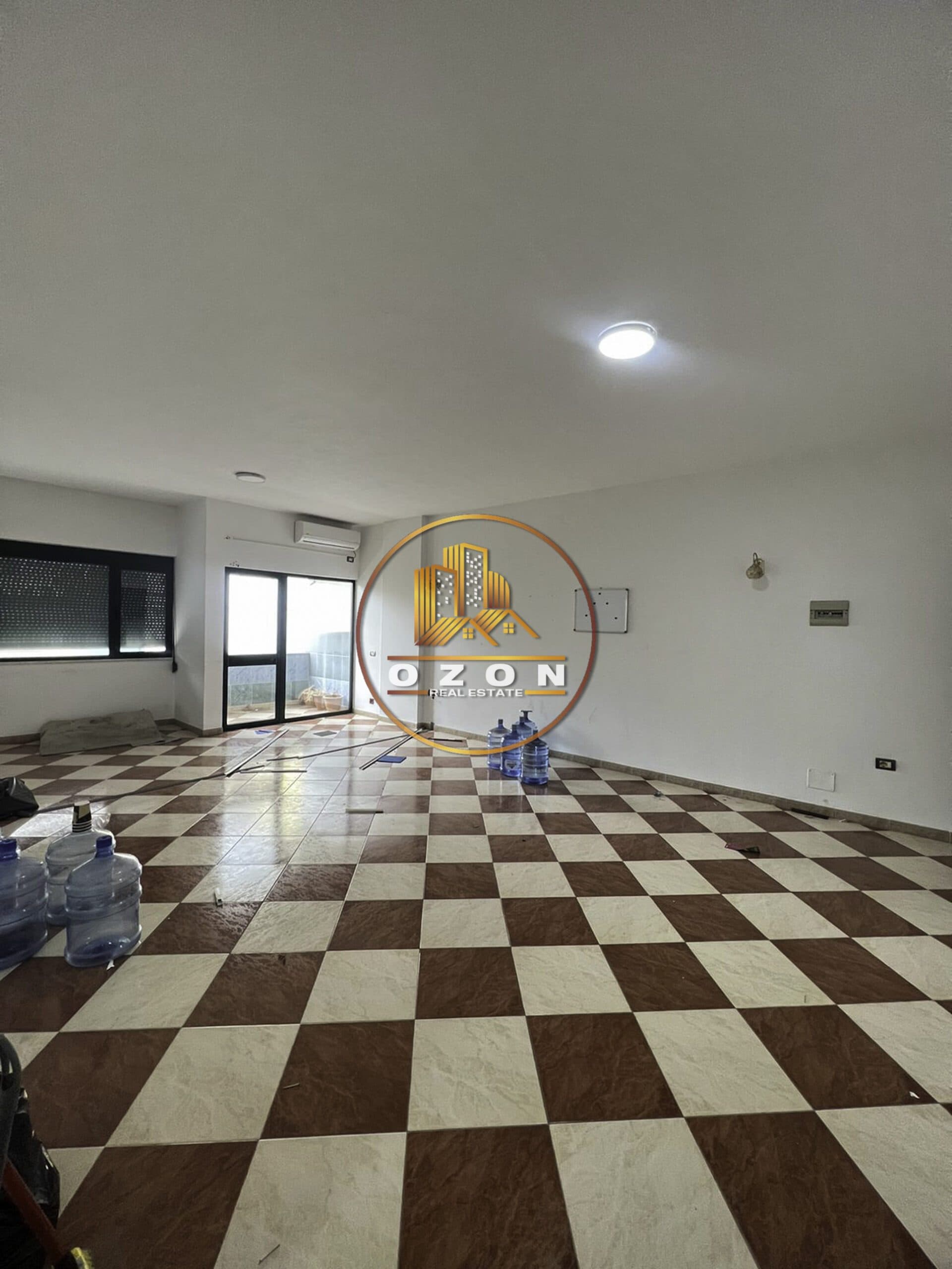 Jepet me qera apartament 2+1+2 per biznes, ne Bllok!!!