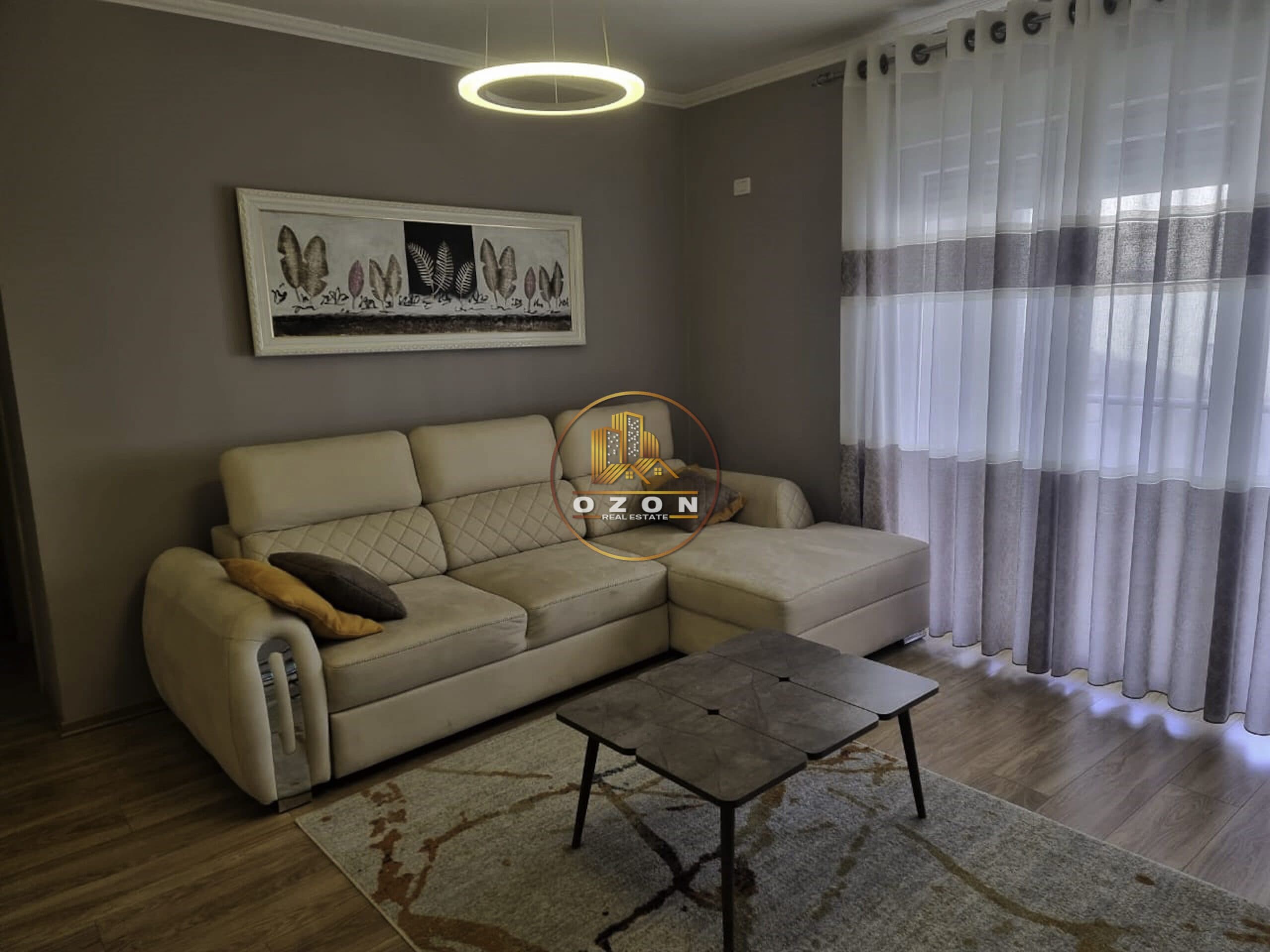 APARTAMENT 1+1 ME QERA!! ADRESA : KOMPLEKSI KONTAKT , 21 DHJETORI!