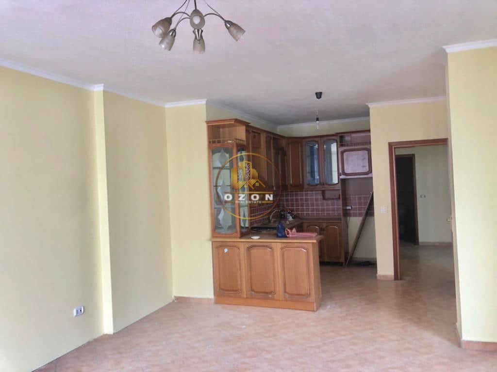 Jepet me qira apartament 3+1 per banim & zyra ,Bulevardi ”Gjergj Fishta” 2