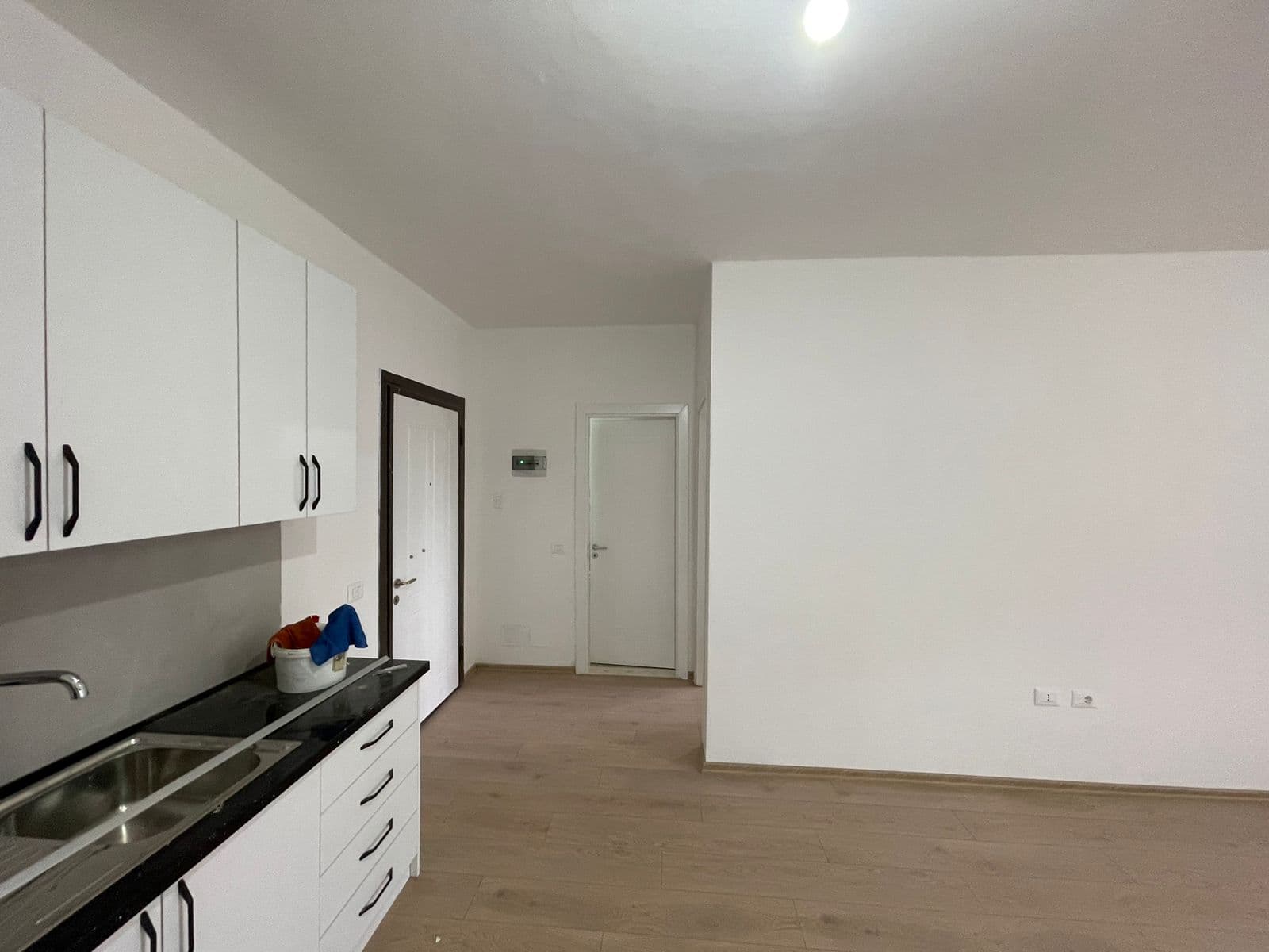 JEPET ME QERA SUPER APARTAMENT 1+1 , BOSH , PRANE VILA L , ASTIR! 4