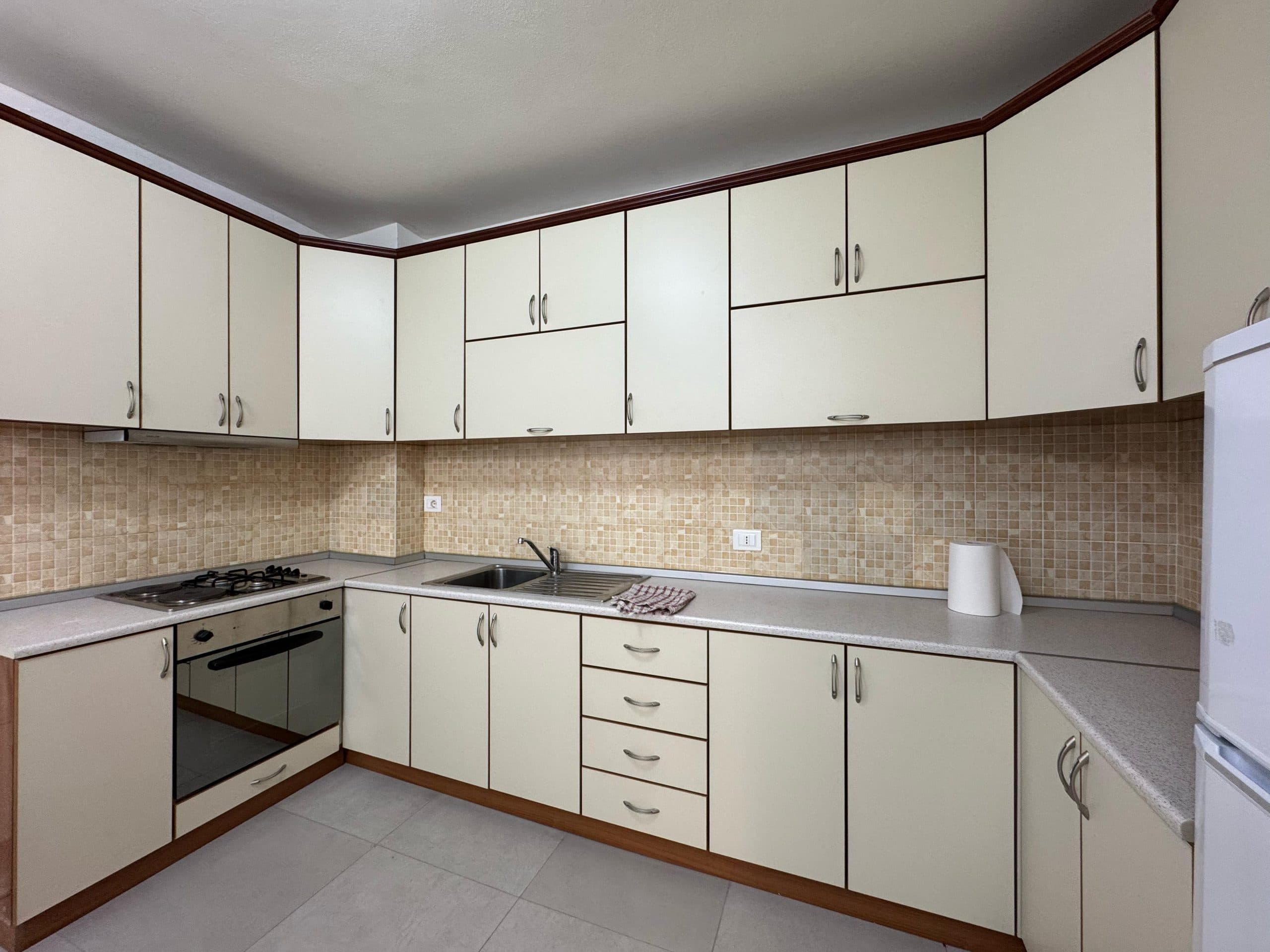 Apartament 2+1 me qira (biznes ose banimin) – Ish Ekspozita! 3