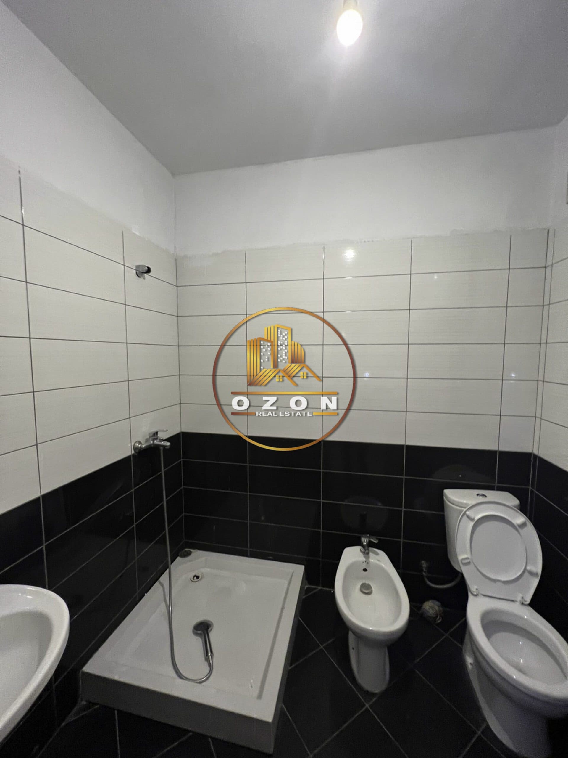 SHITET APARTAMENT 2+1+2 ne Astir, UNAZA E RE!
