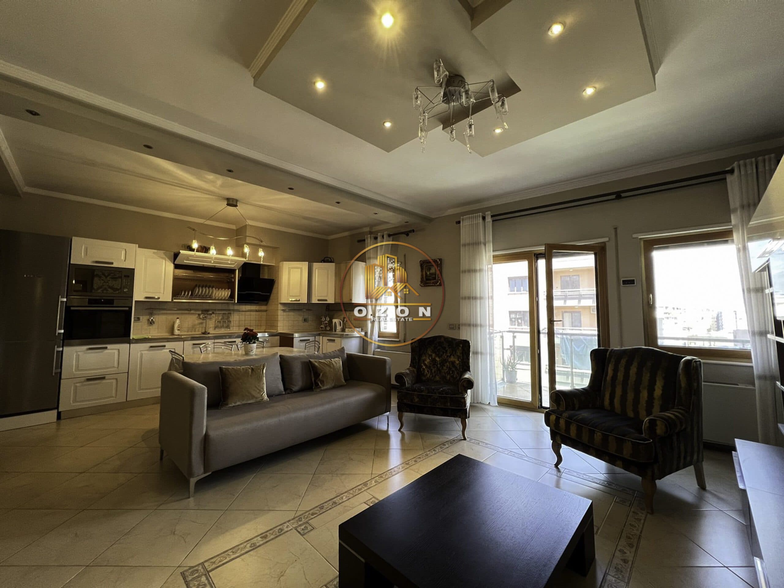 SHITET APARTAMENT 3+1+2 TEK RRUGA E BARRIKADAVE !