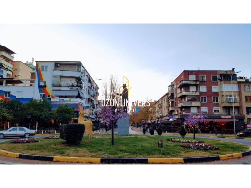 Ambjent Biznesi në Shitje – Sheshi Wilson, pranë Gjimnazit Petro Nini!