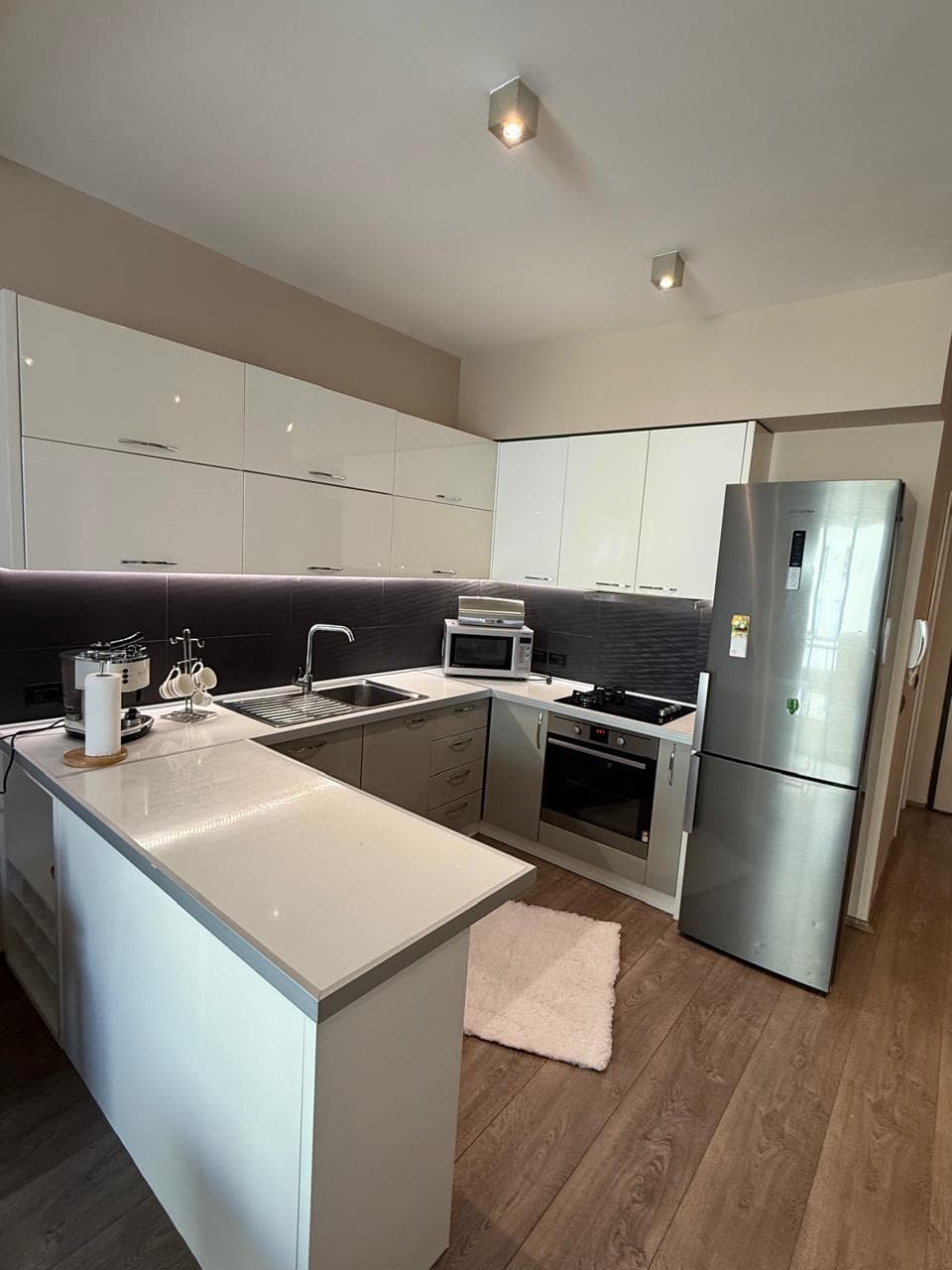 Apartament 2+1+2 për qira, mbrapa Globe, Rruga e Kavajës! 2