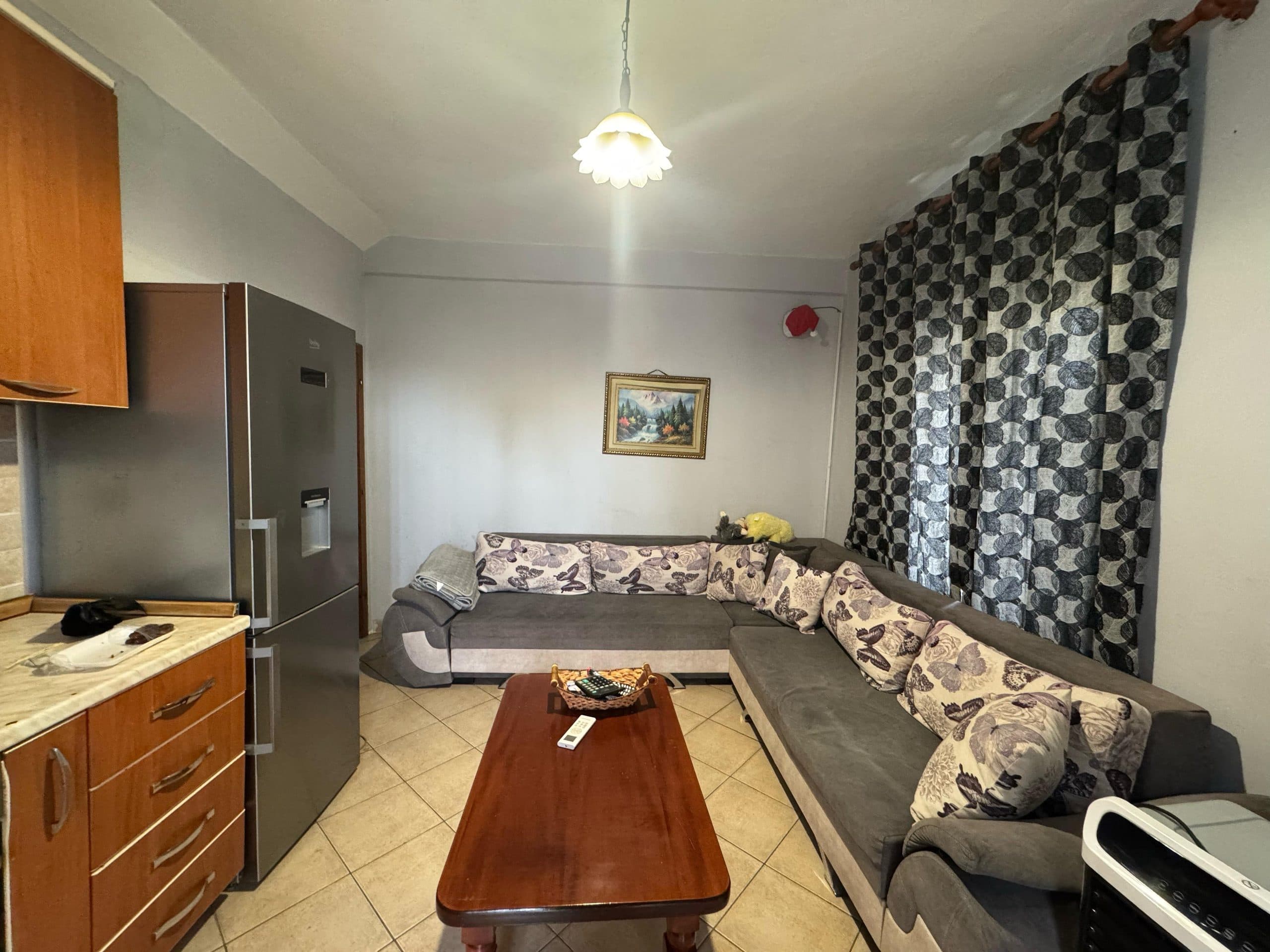 Apartament 2+1 për qira në Kombinat!
