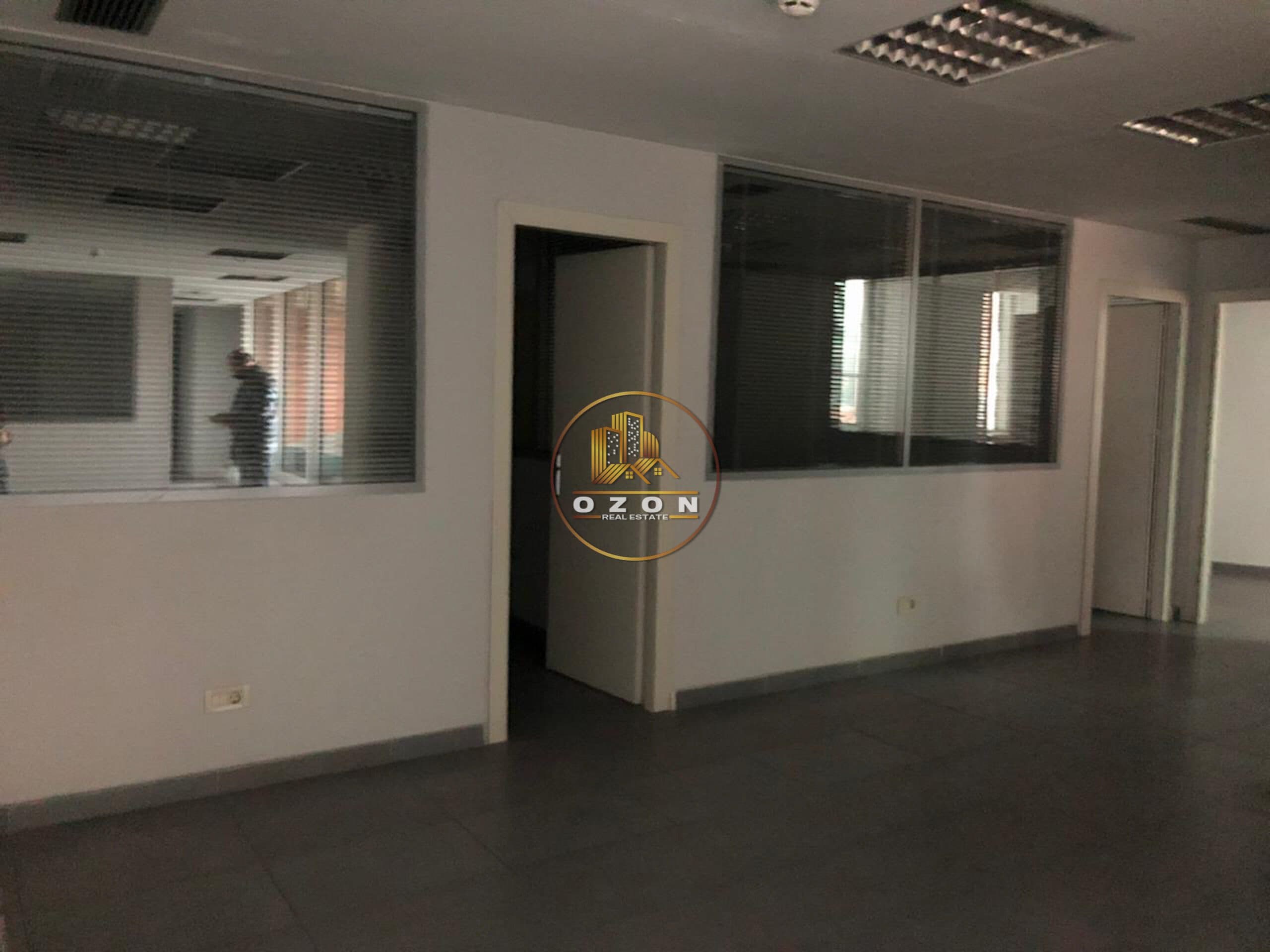 Jepet me qira ambient biznesi open space , bosh . Prane ETC-se 1