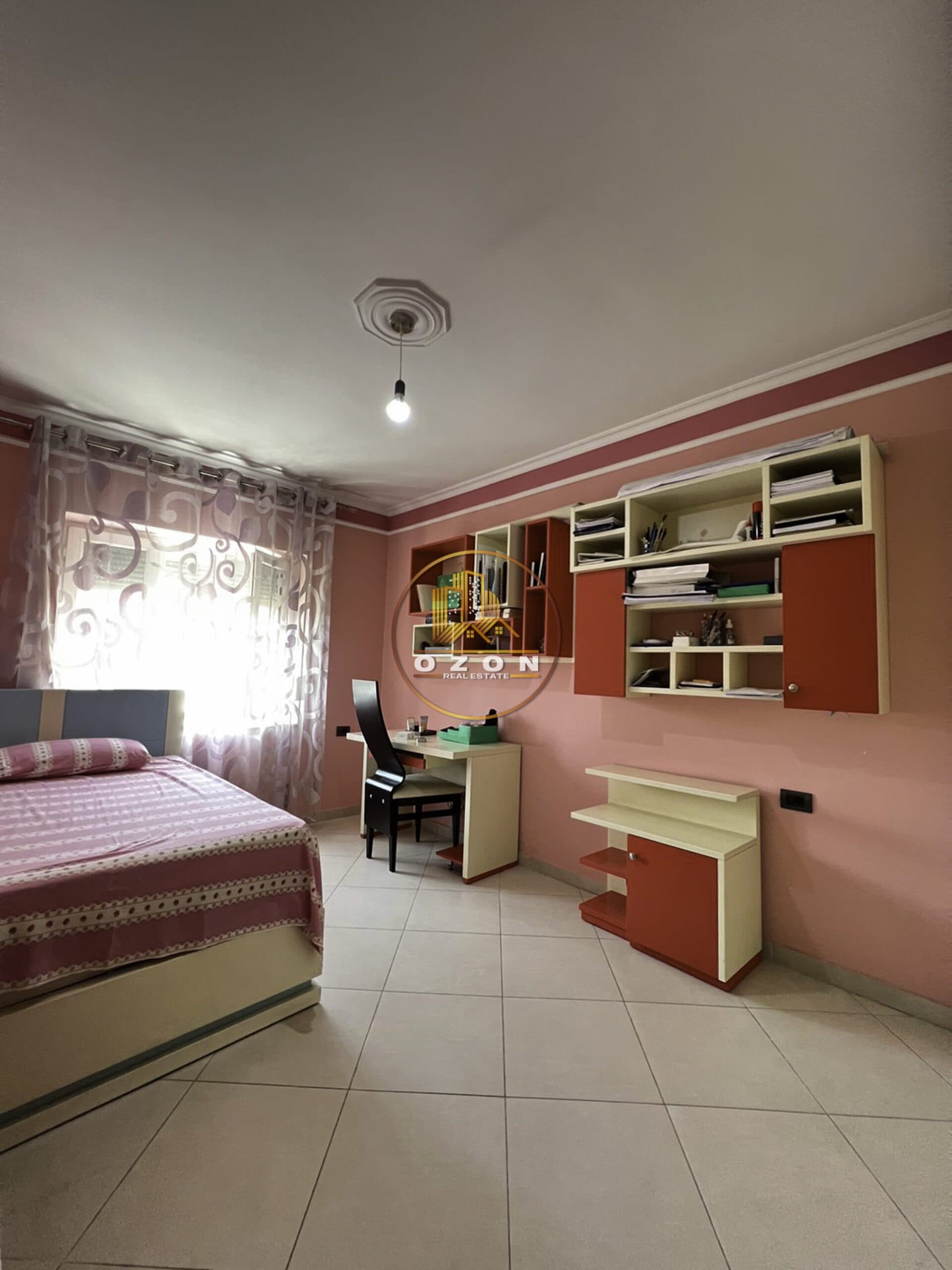 RRUGA E KAVAJES !! JEPET ME QERA APARTAMENT 3+1 .