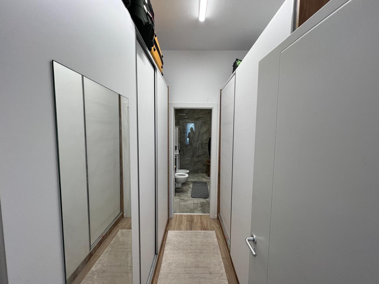 Super Apartament 2+1 me Post Parkimi për Qira – Rruga e Kosovareve 3