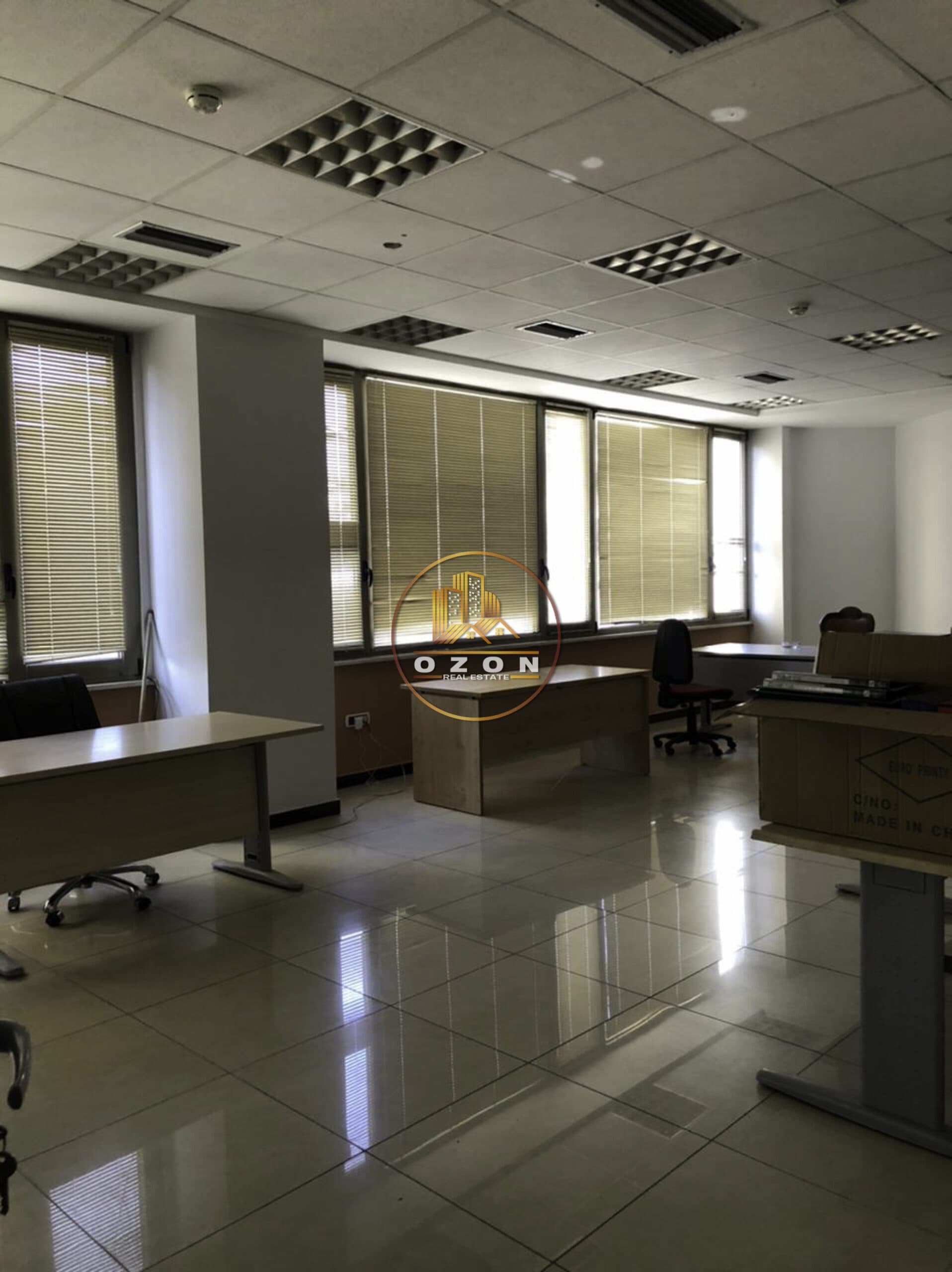 Jepet me qera ambient biznesi 700 m2 ne Qender te Tiranes .