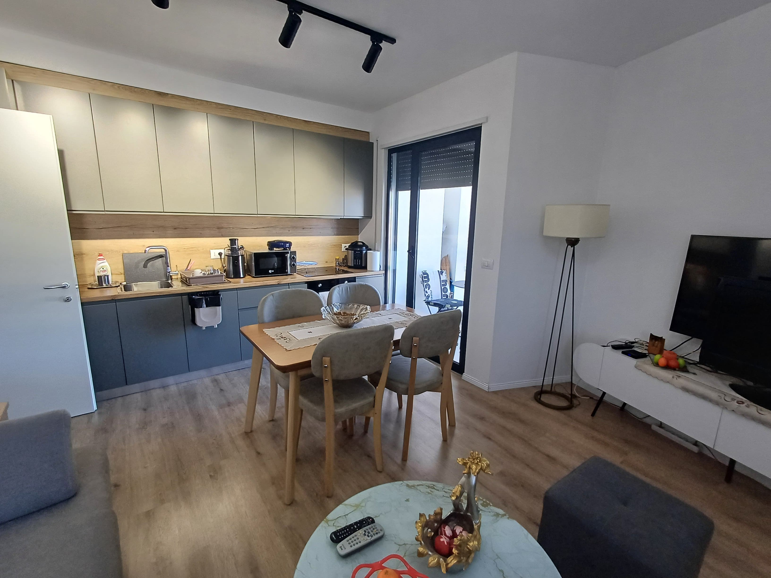 Shitet apartament 2+1+2 tek Kompleksi Mangalem , Ali Demi! 2