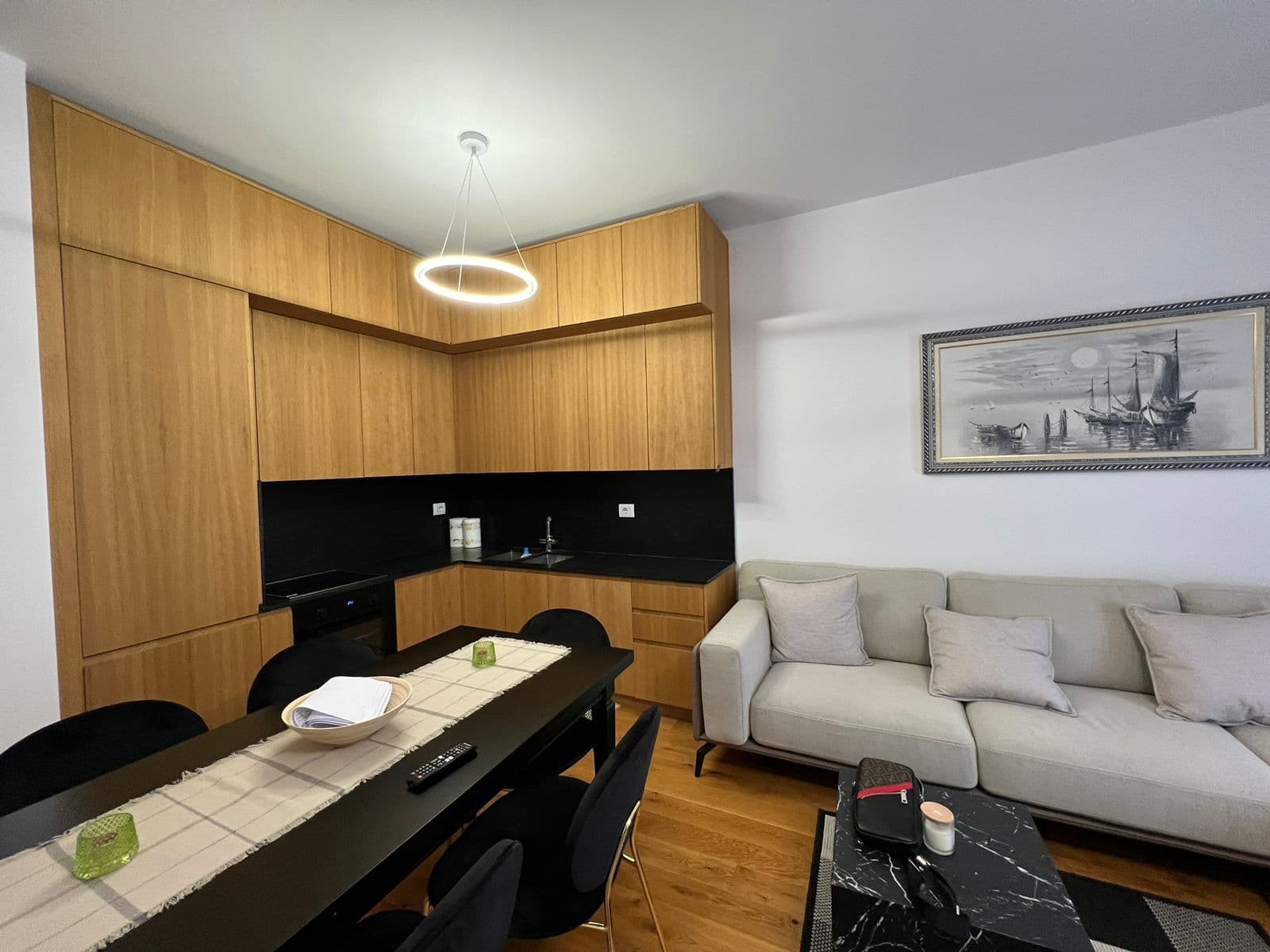 Jepet Me Qira Apartament 2+1+Parking, Pranë TEG! 3