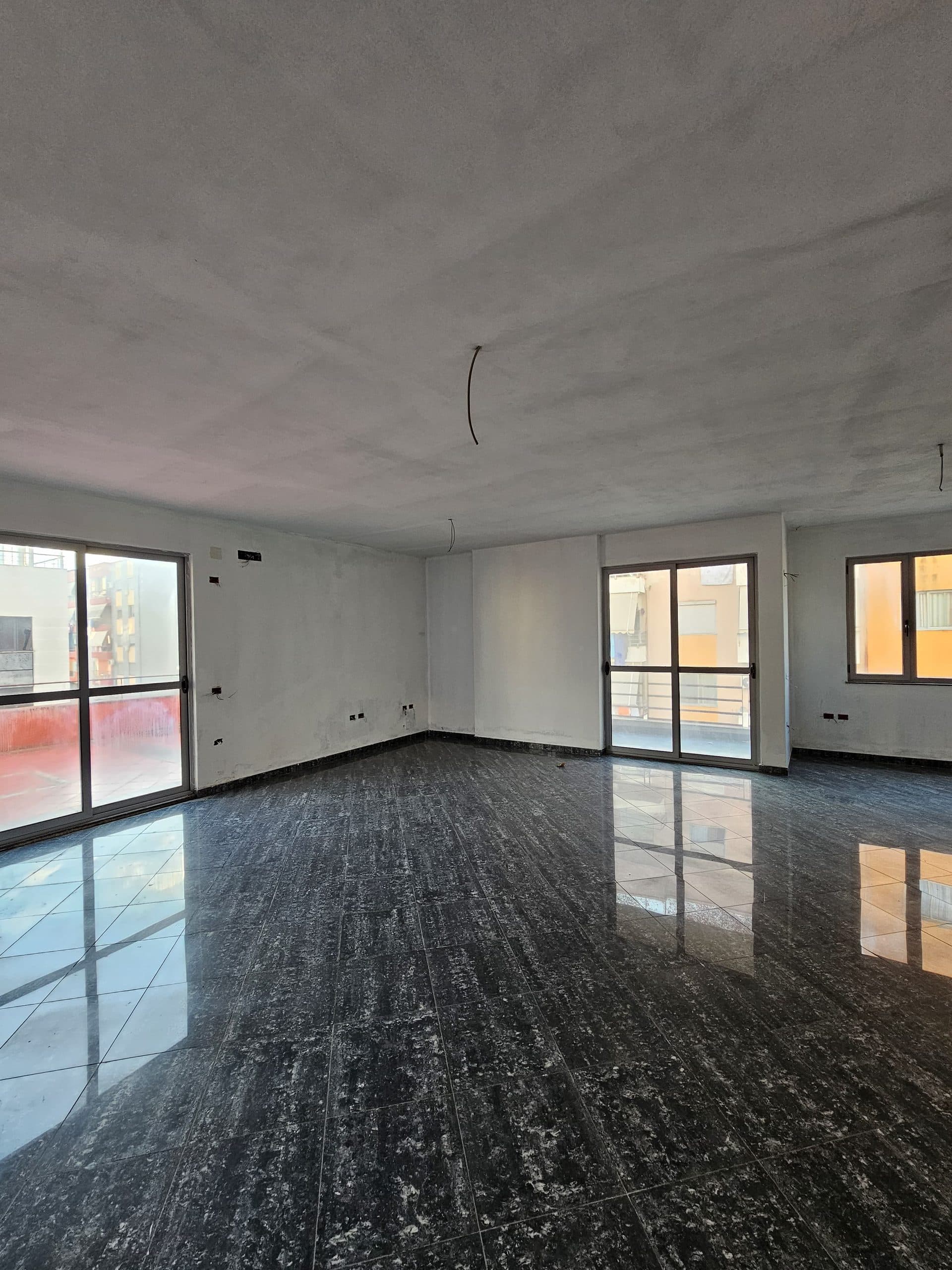Apartament 2+1 në Shitje te Pallatet Çabej,Misto Mame ! 2