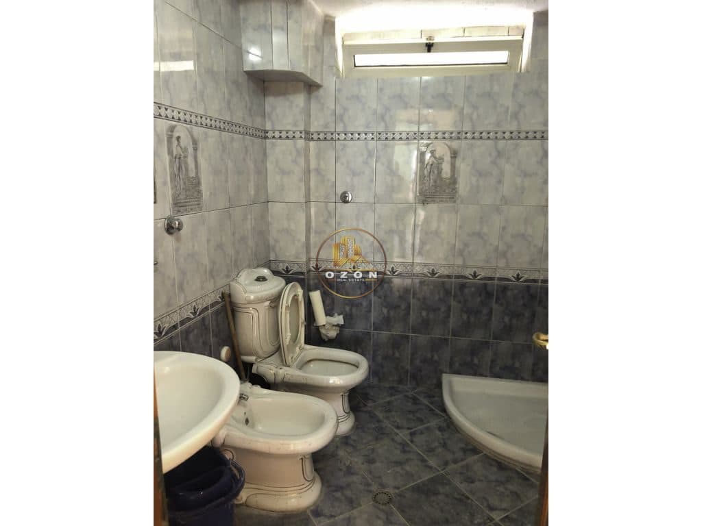 AMBIENT BIZNESI ME QERA 120 M2 , 21 DHJETORI !
