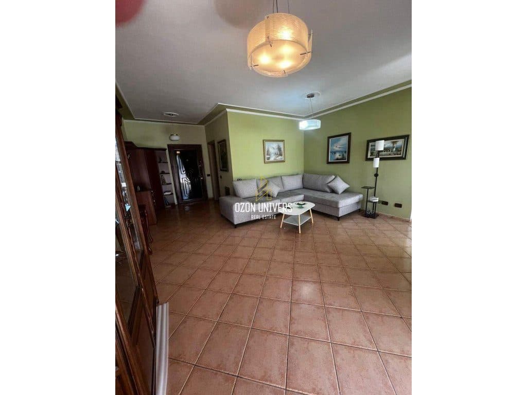 Apartament 2+1 për qira tek Komuna e Parisit!