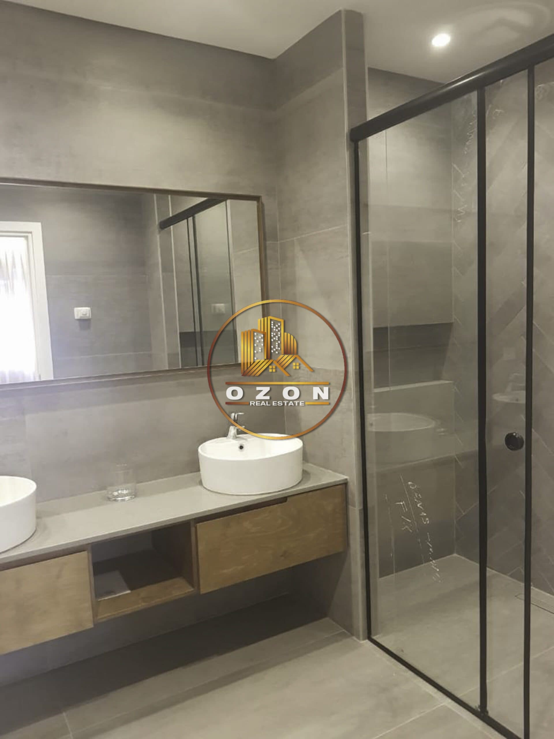 JEPET ME QERA APARTAMENT 3+1+2 + 2 POSTE PARKIMI NE REZIDENCE PRANE TEG !
