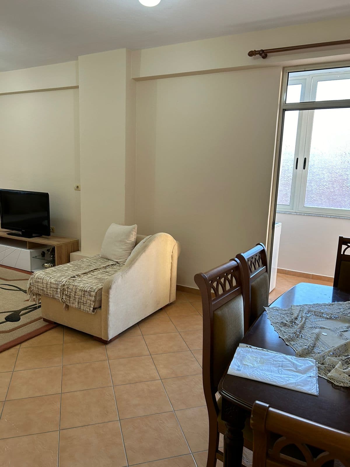 Shitet apartament 3+1, pranë Kodrës së Diellit! 2