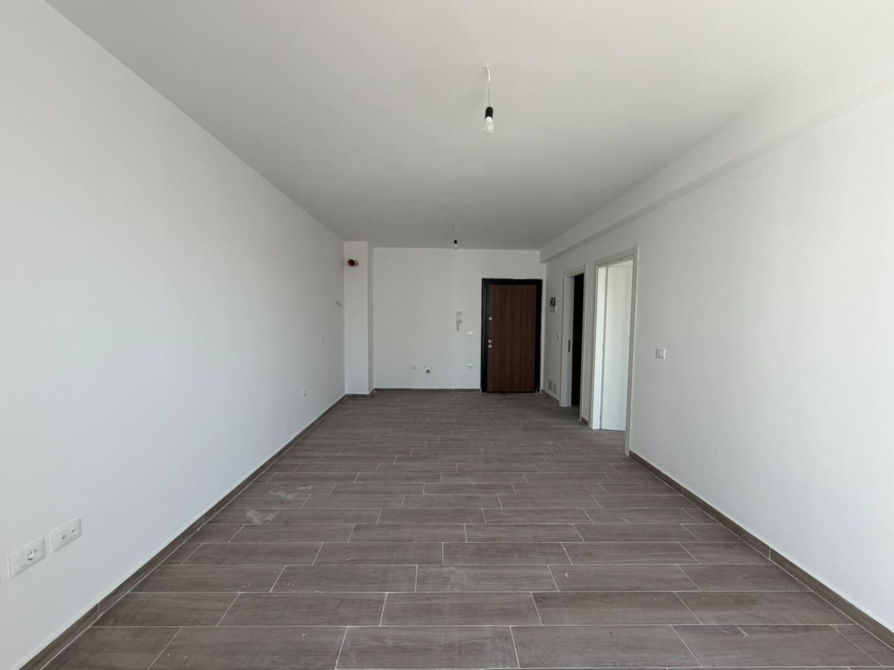 Apartament 1+1 për shitje, tek 5 Maji! 2