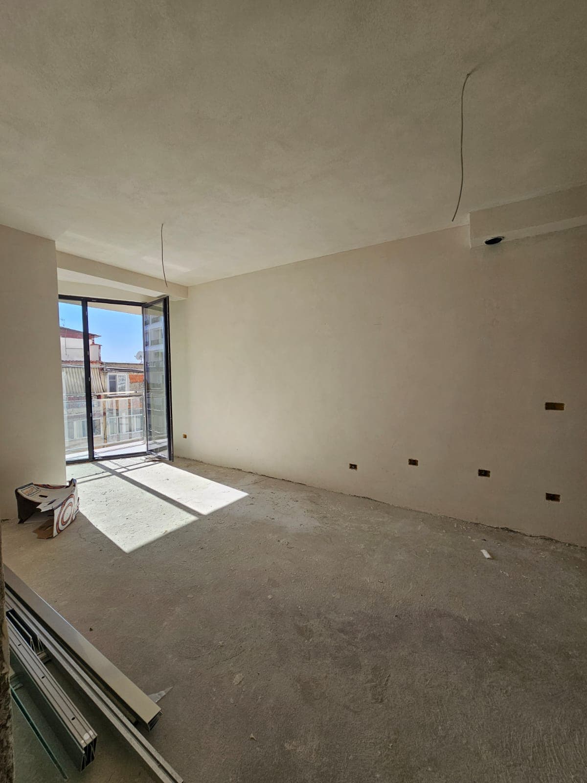Apartament 1+1 për Shitje pranë Zogut të Zi! 4