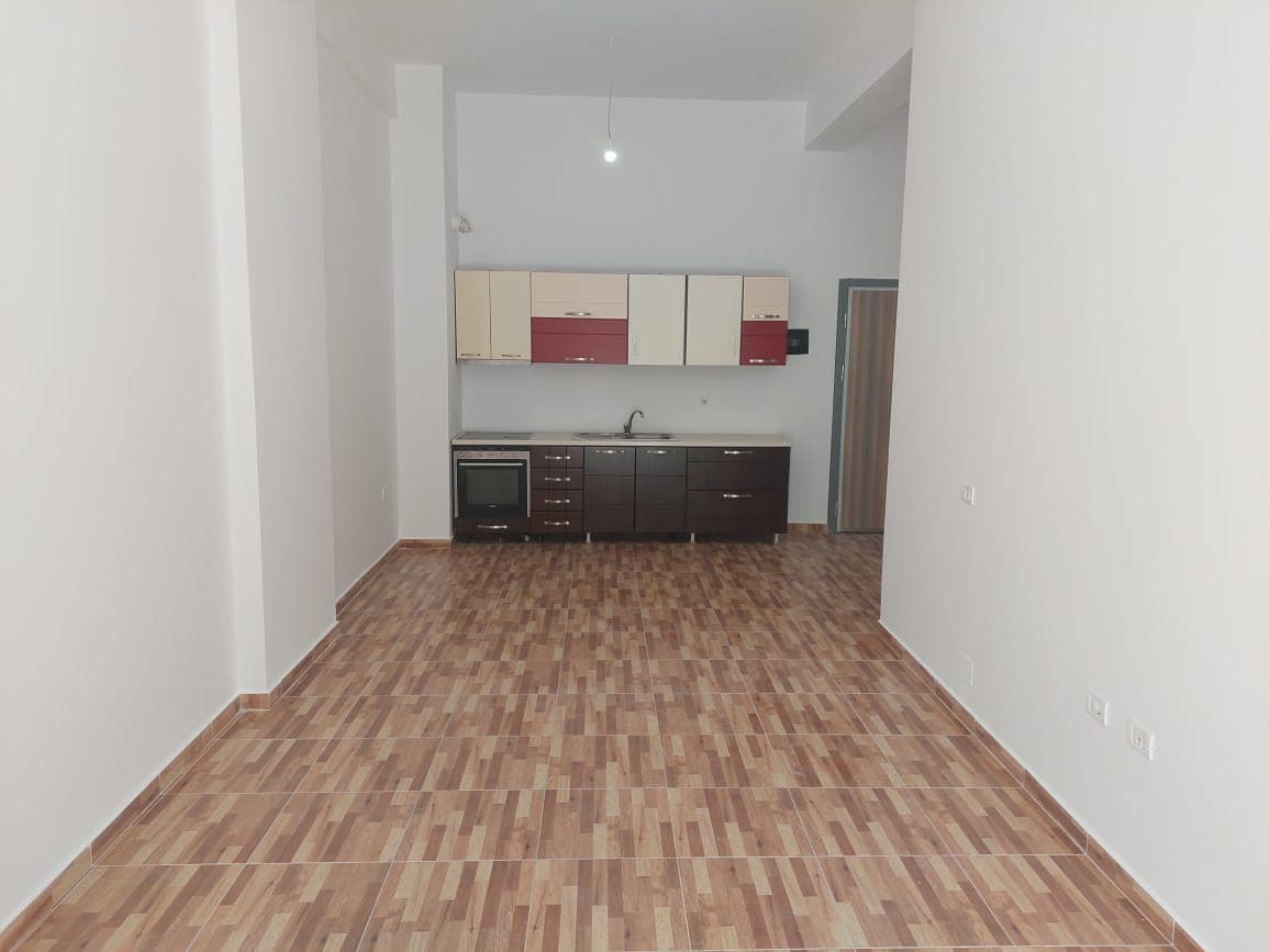 SHITET APARTAMENT 2+1, TEK KOMPLEKSI GOLDEN PARK, RRUGA E KAVAJES!