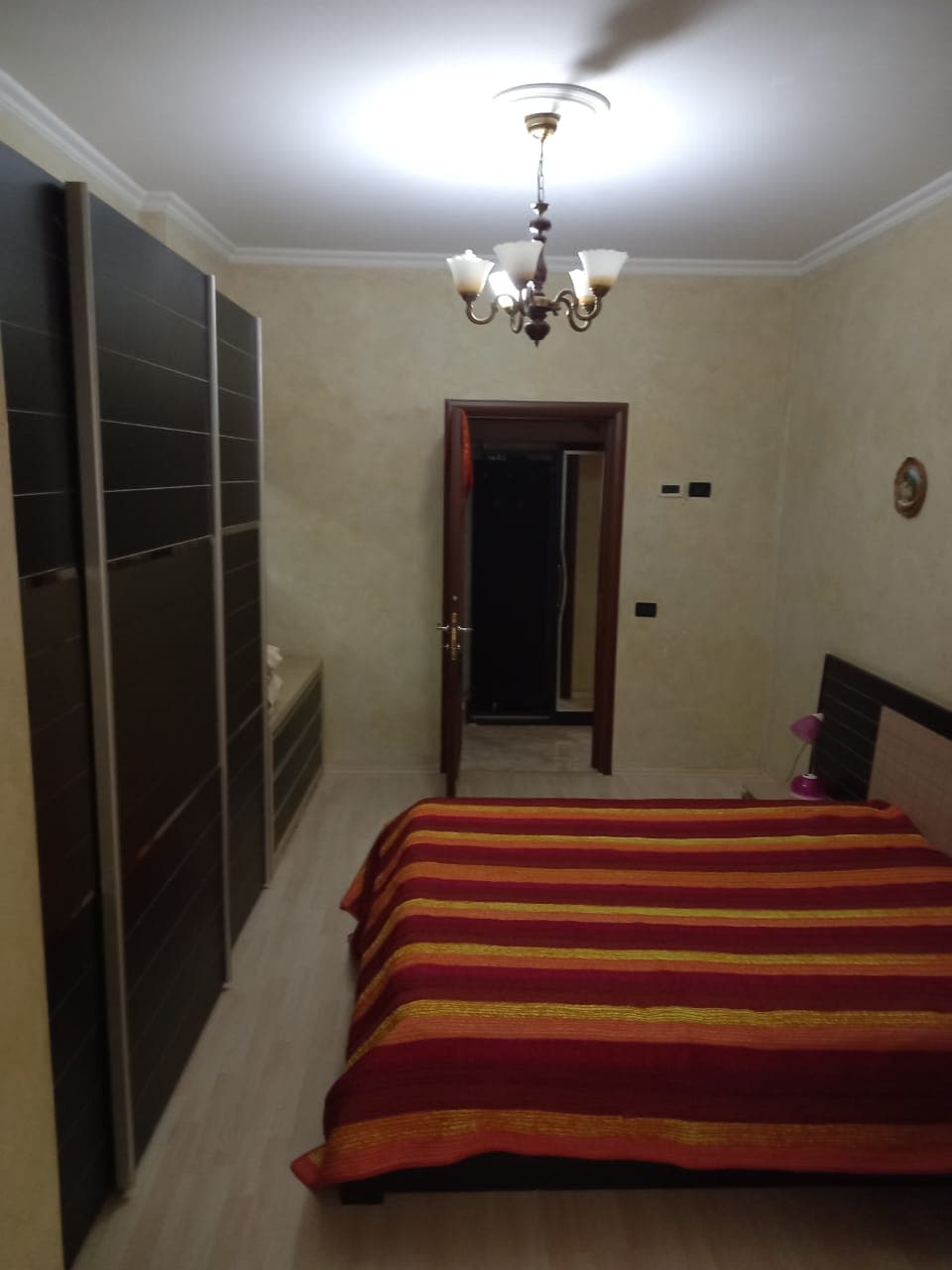 Jepet me qera apartament 2+1, i mobiluar.Rrug “Brigada 8” Blloku