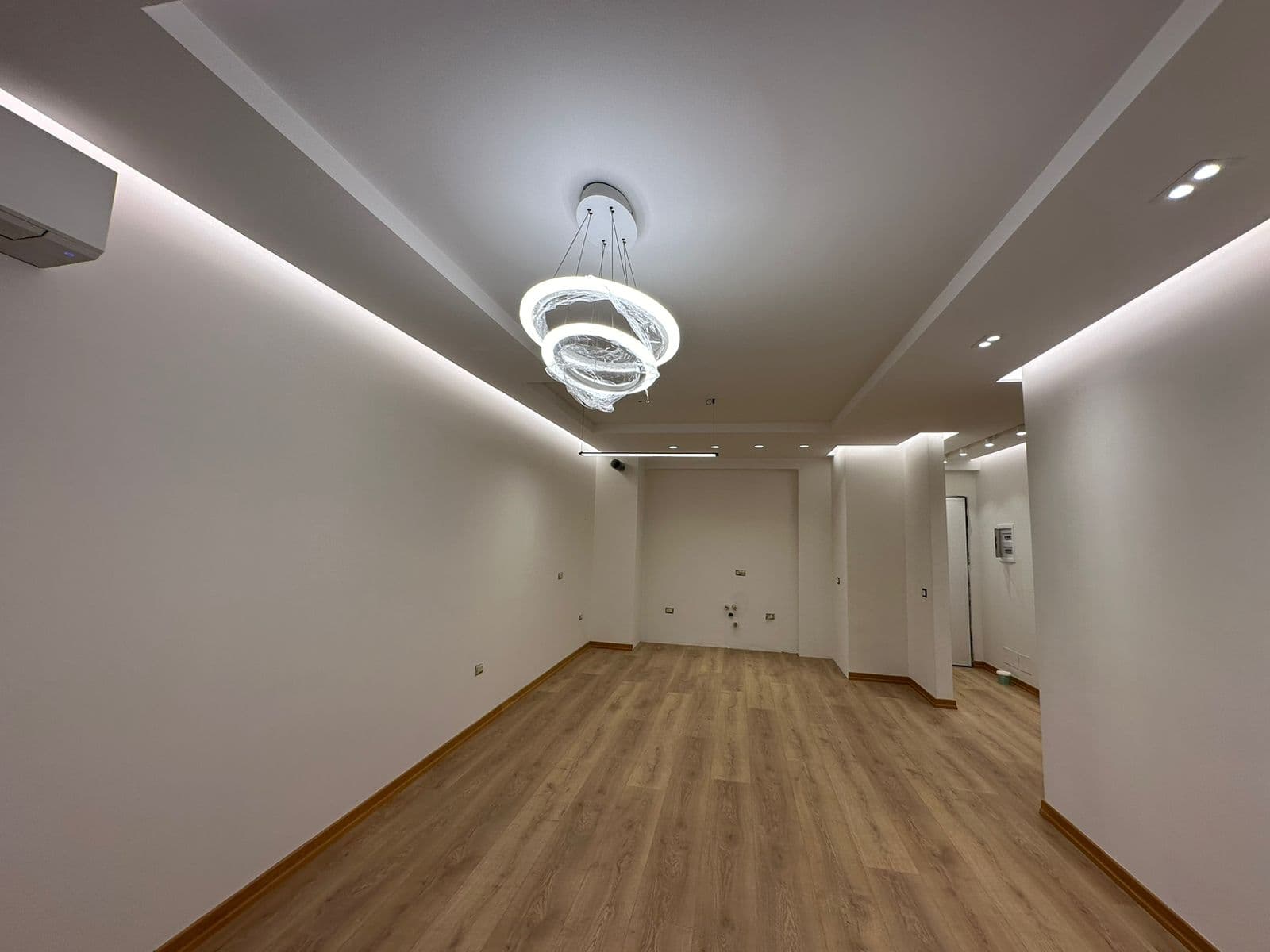 JEPET APARTAMENT 2+1 +POST PARKIMI ME QIRA TEK KOMPLEKSI ZIRKON!