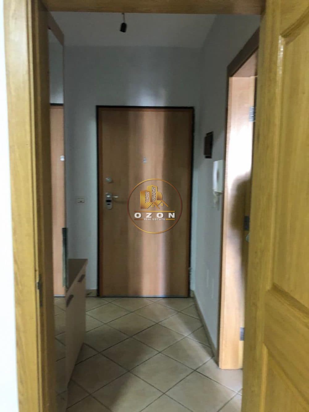 Jepet me qira apartament 1+1, bosh Prane Ish Ekspozites. 4