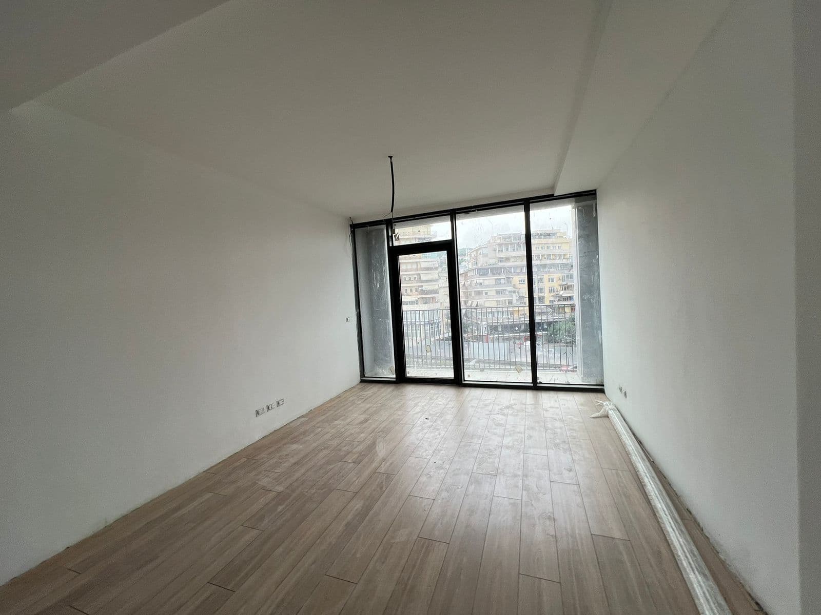 Apartament 1+1 Për Zyra, Tek Rezidenca "Lake View" 2