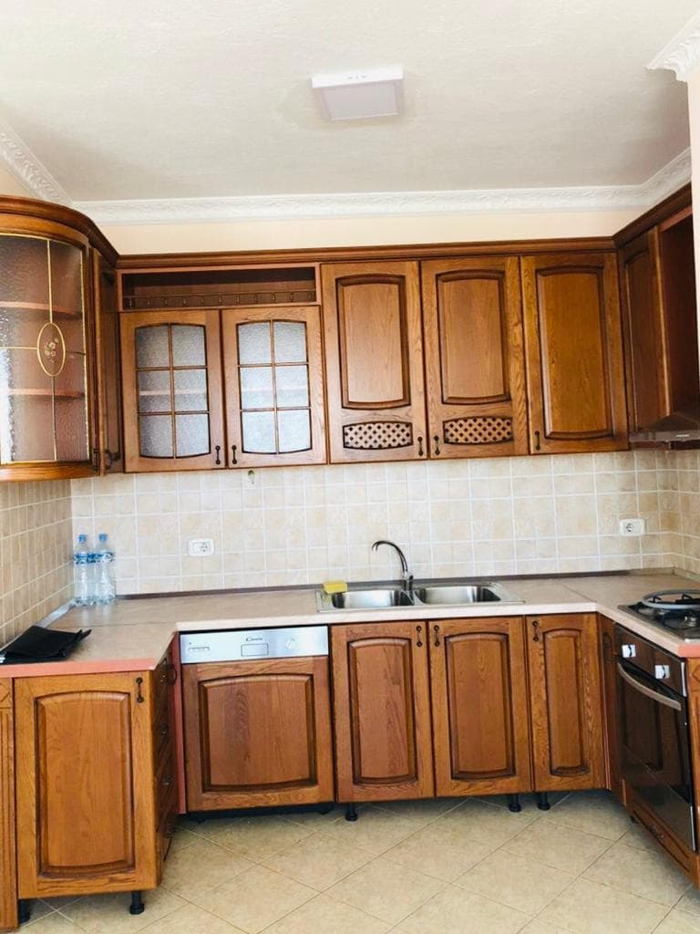 Apartament per qira 2+1 per banim/zyra . Ish Ekspozita
