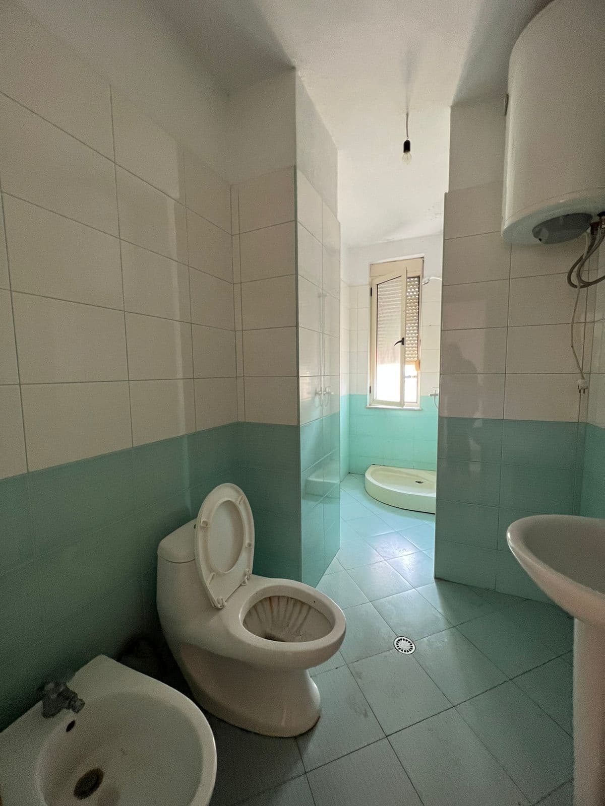 JEPET ME QERA APARTAMENT 2+1+2 BOSH, PRANE VILES L , ASTIR! 2
