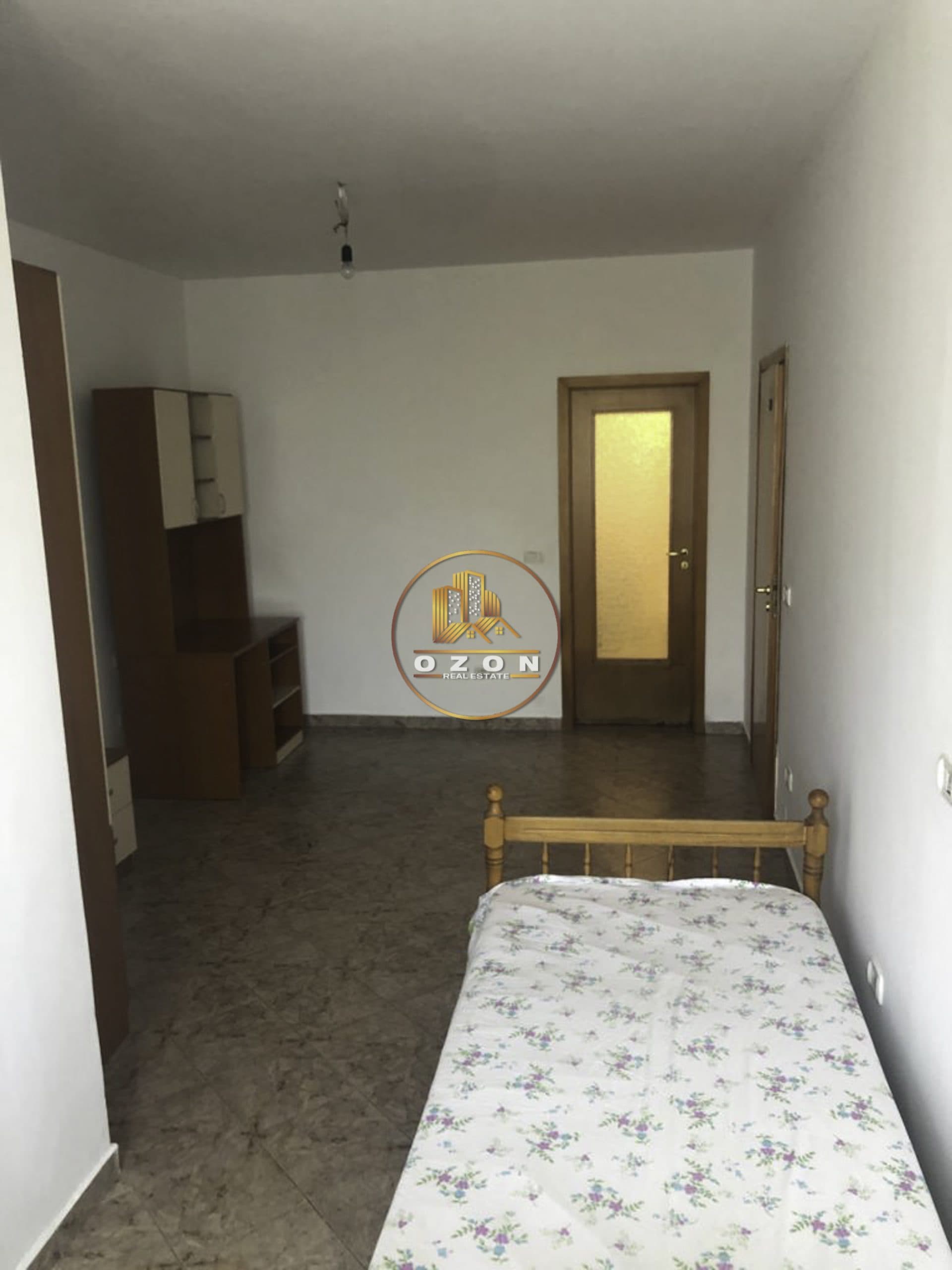 Apartament 2+1+2 me qera per banim/zyra.Adresa : 21 Dhjetori
