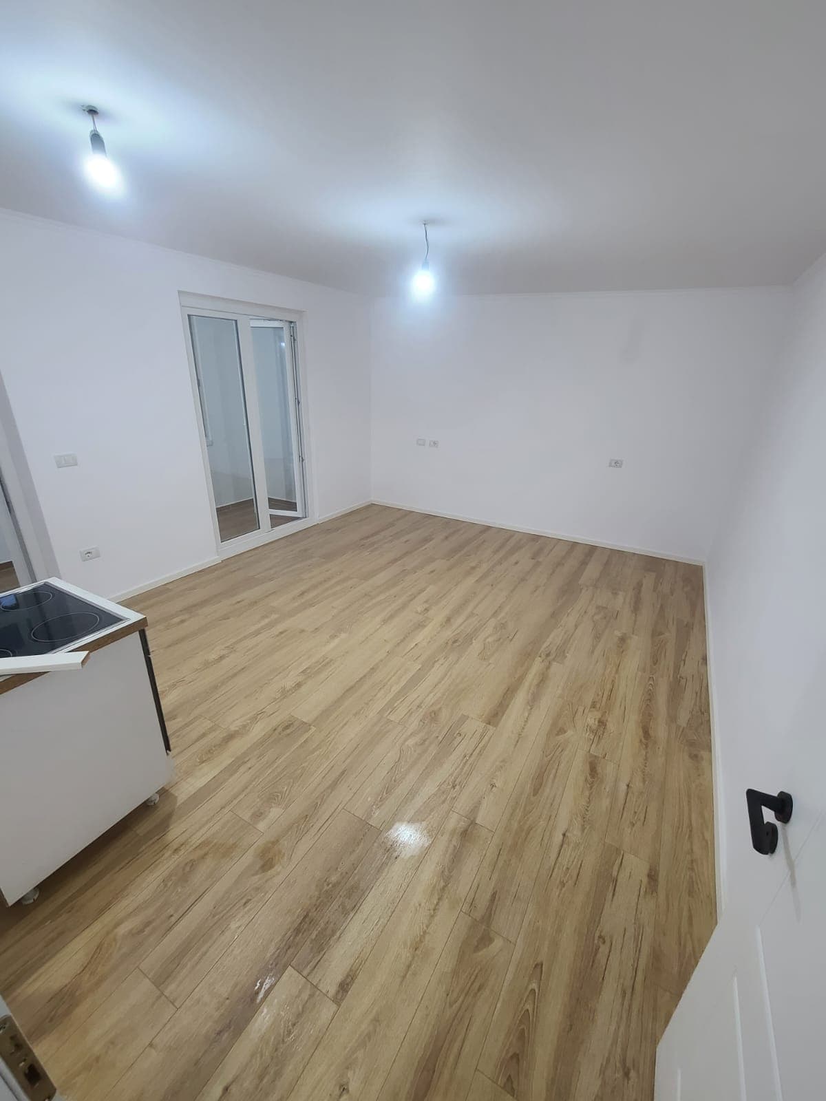 Apartament për Shitje pranë Shkollës 4 Dëshmorët !