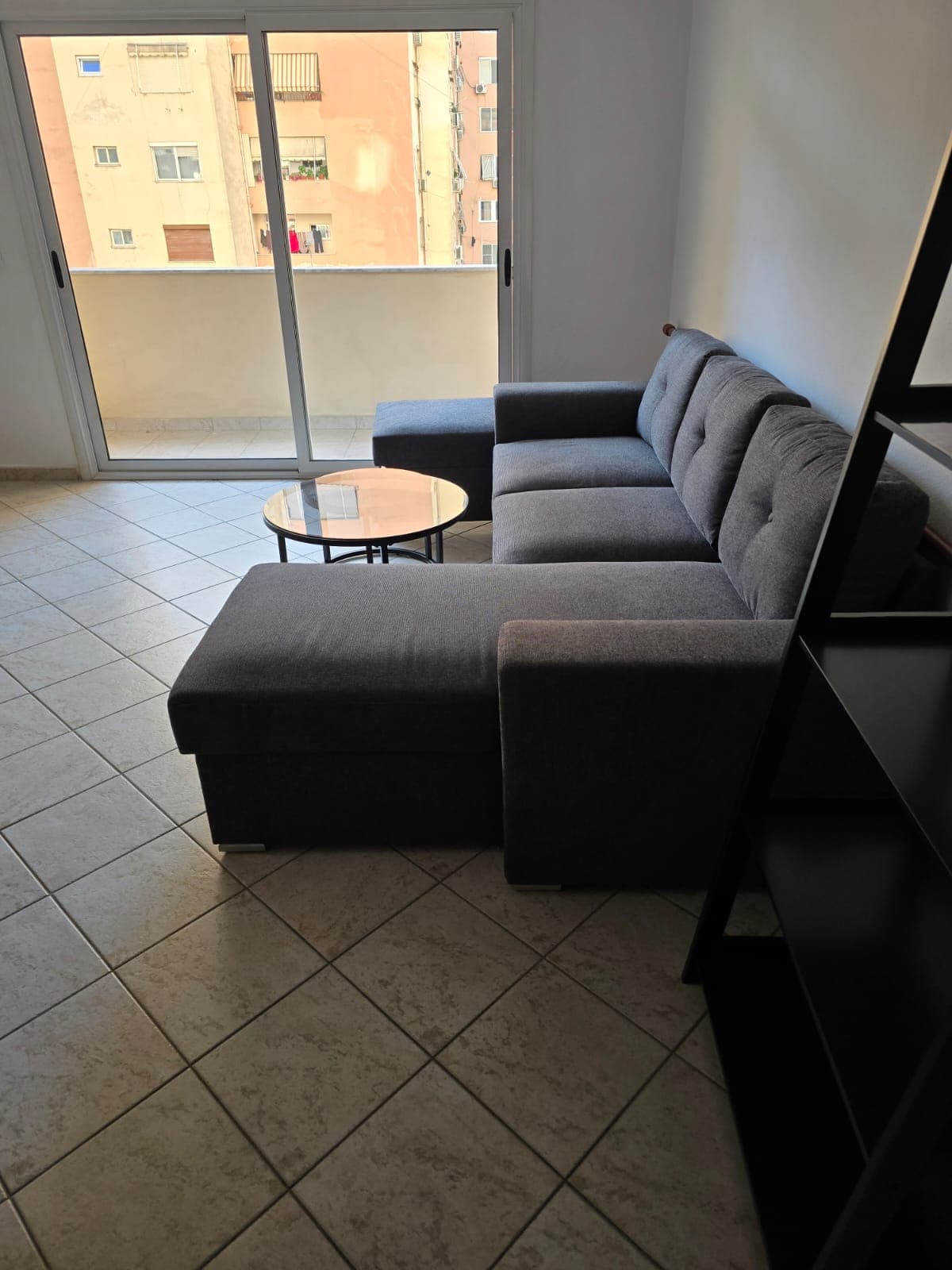 Apartament 1+1 Per Qira Tek Komuna e Parisit! 2