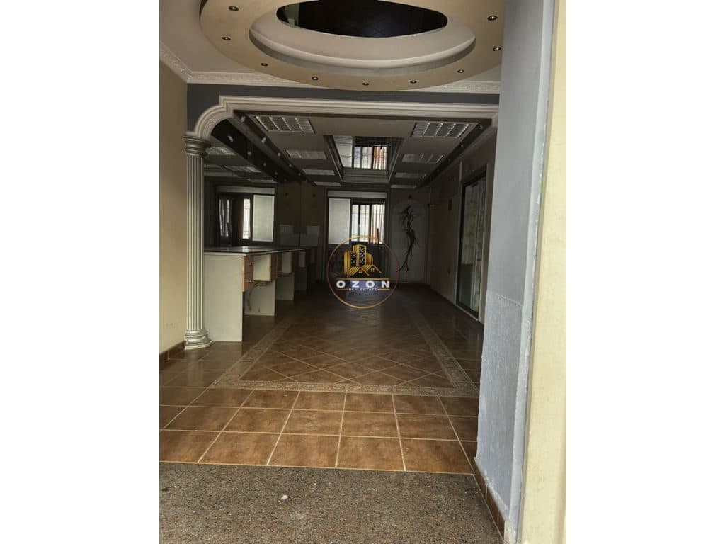 AMBIENT BIZNESI ME QERA BUZE RRUGE ,BLLOK !